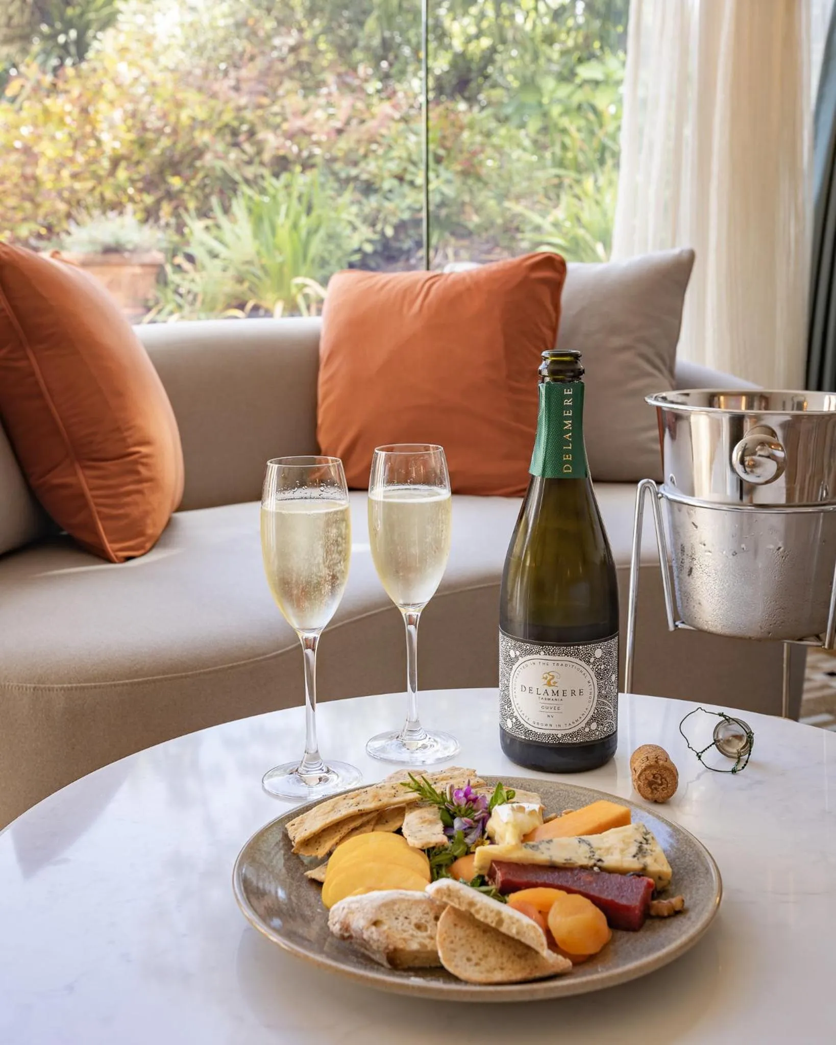 Food and drinks in Islington Hotel