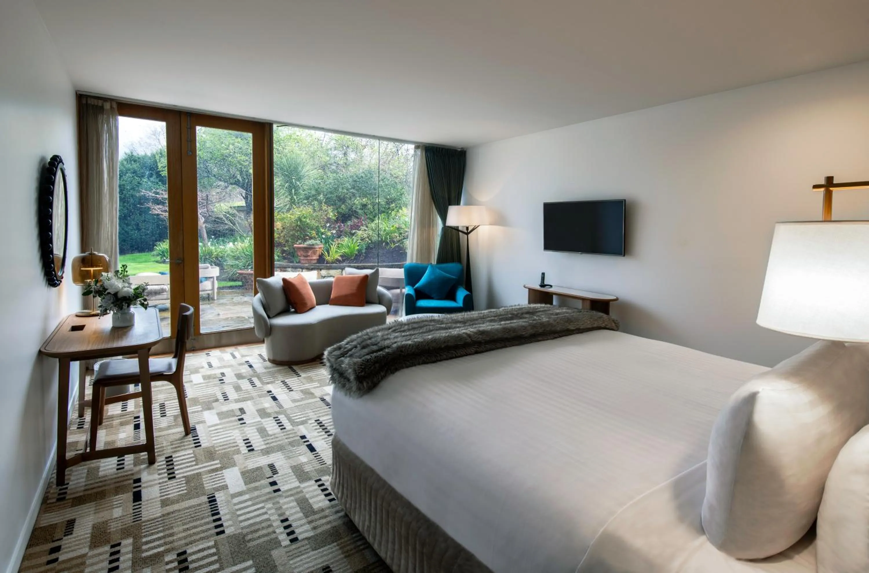 Bedroom, Bed in Islington Hotel