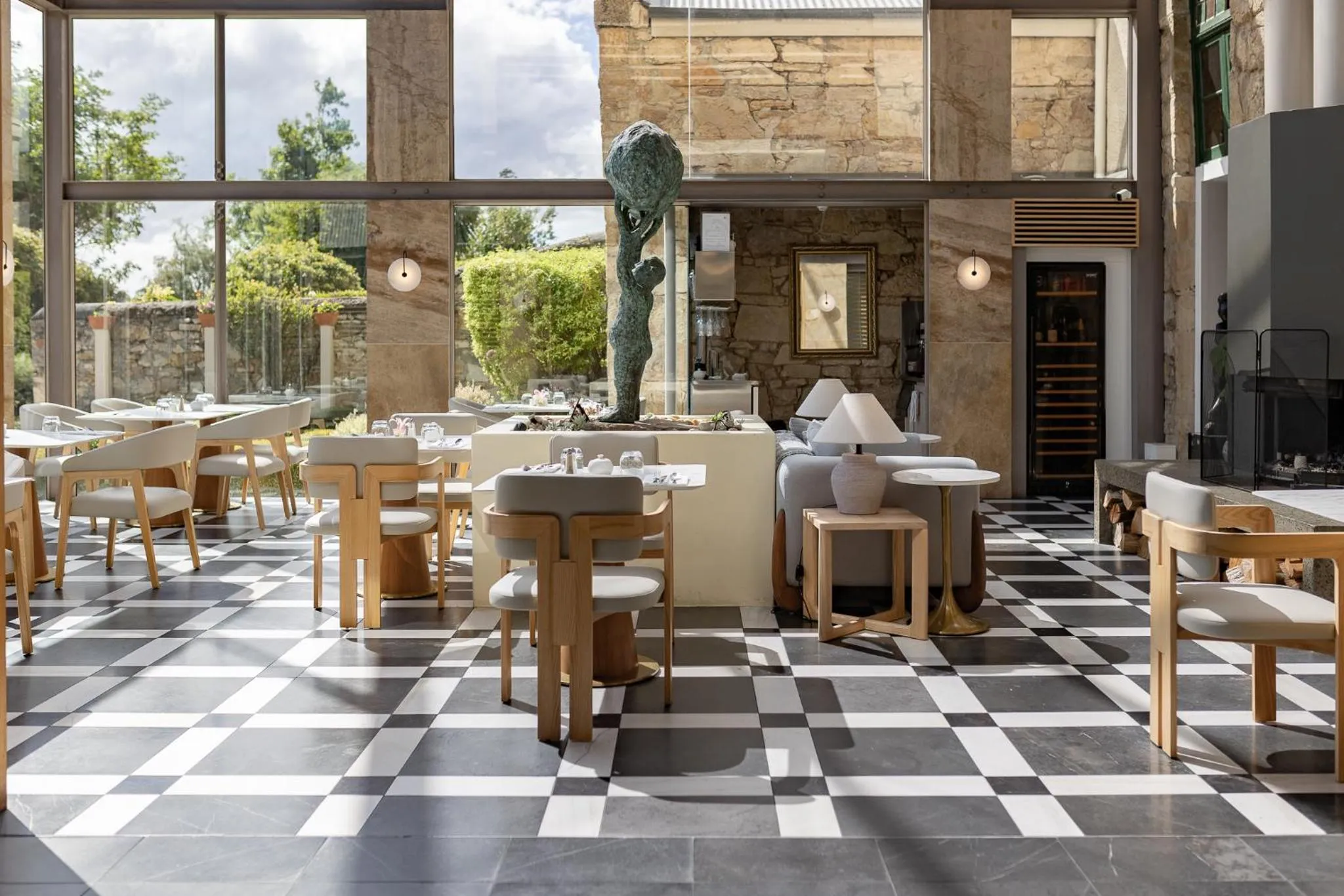 Restaurant/places to eat in Islington Hotel