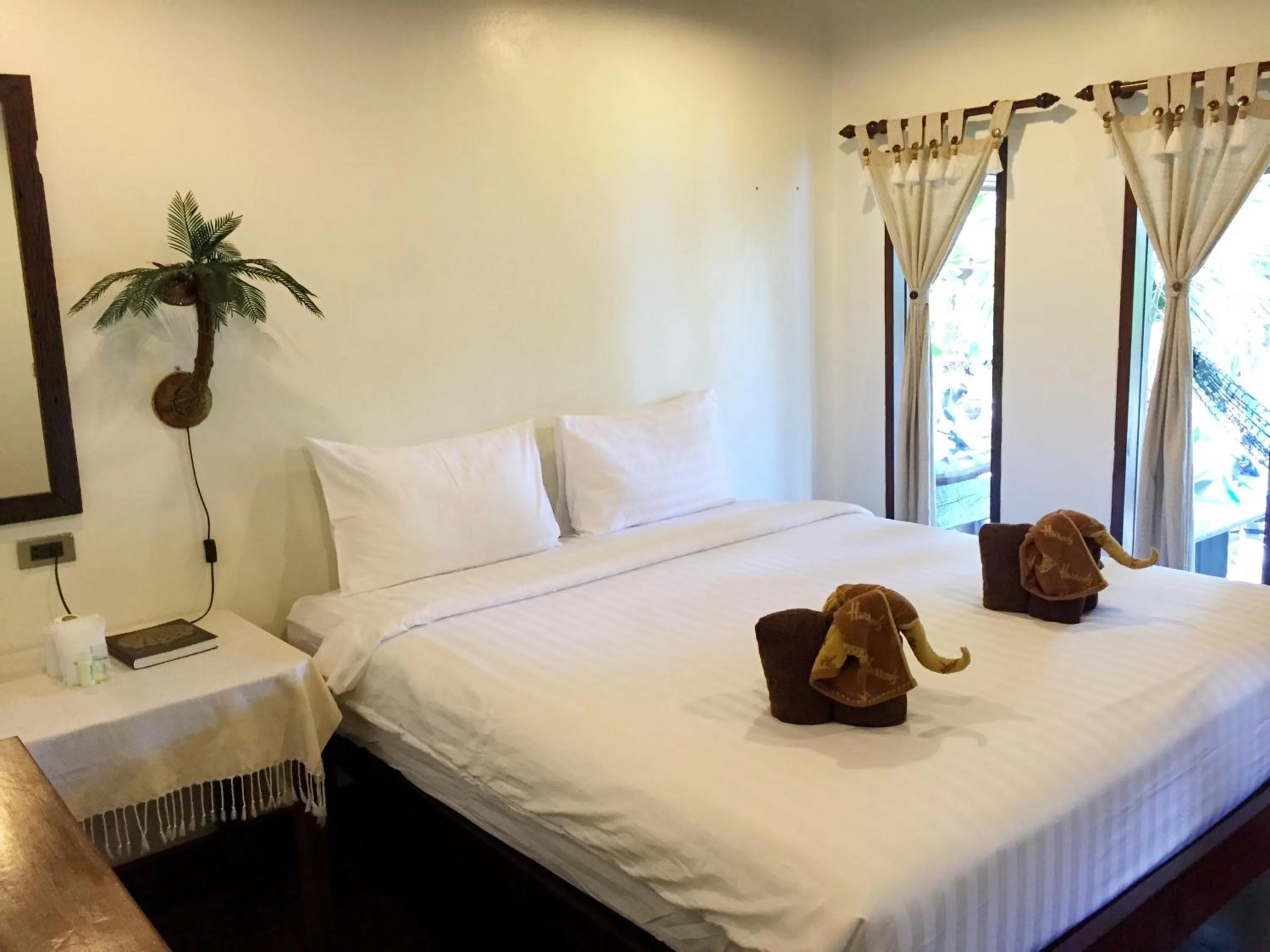 Day, Bed in V-View Beach Resort