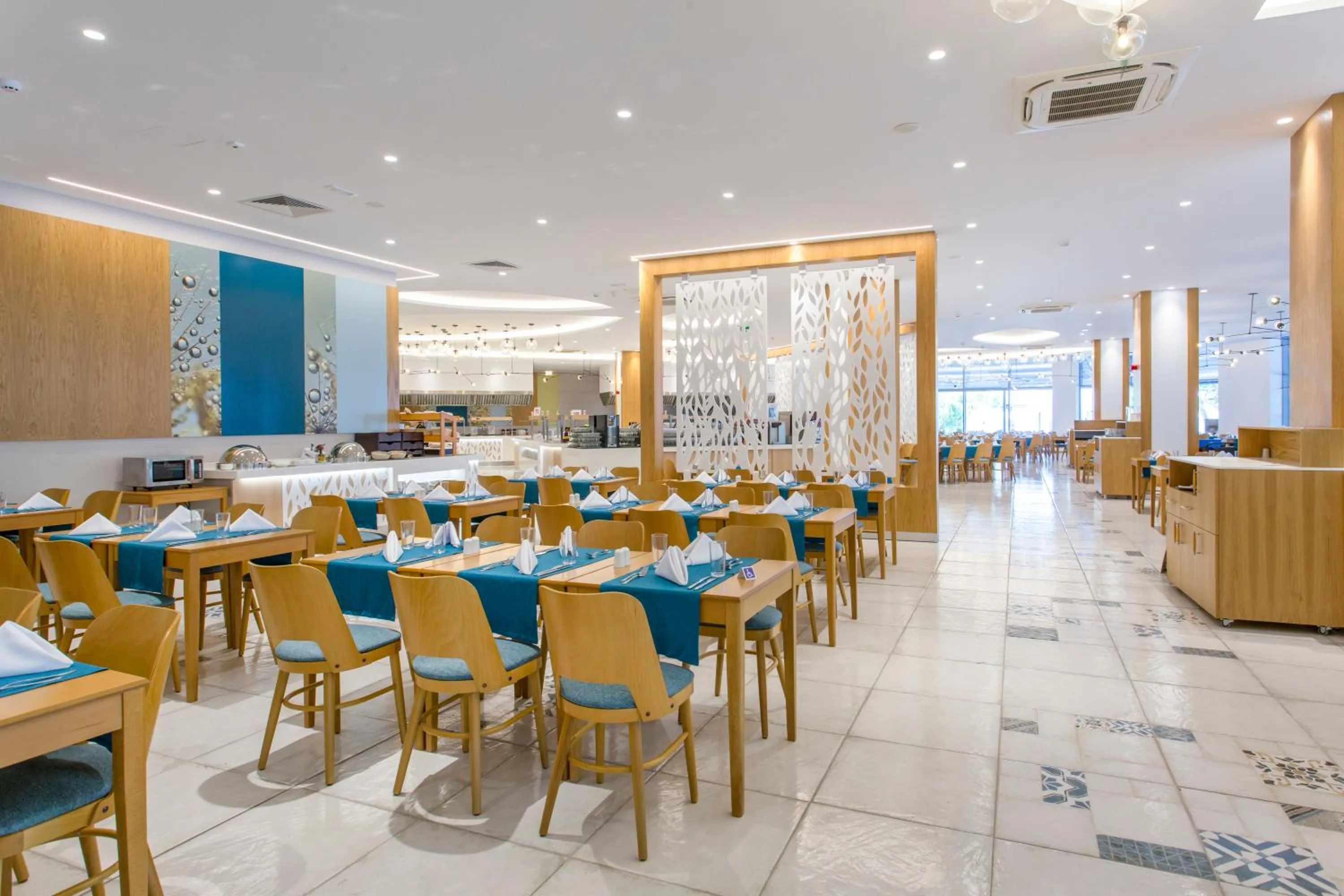 Restaurant/places to eat in Astoria Hotel All Inclusive & Private Beach