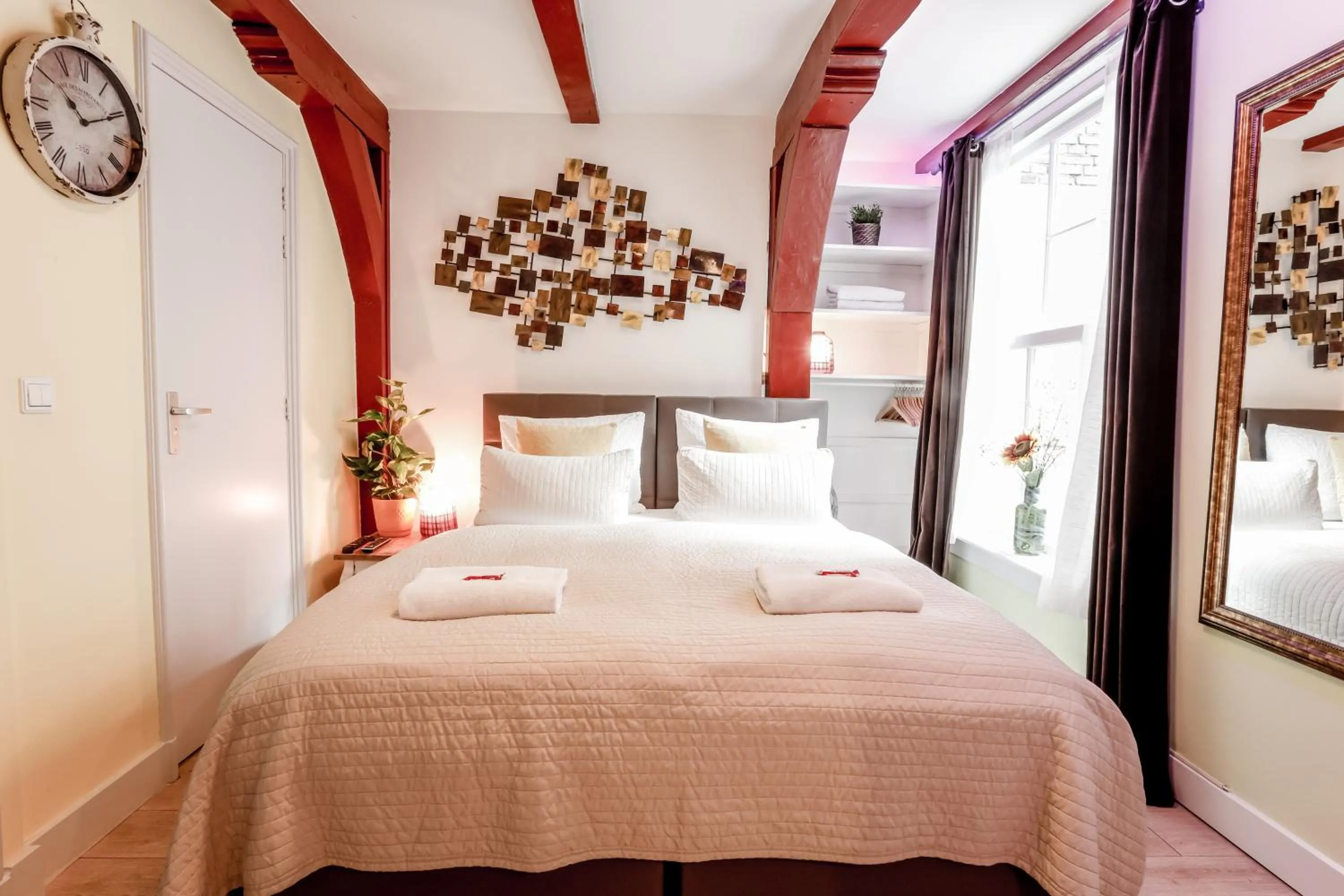 Bed in Sunflower Amsterdam