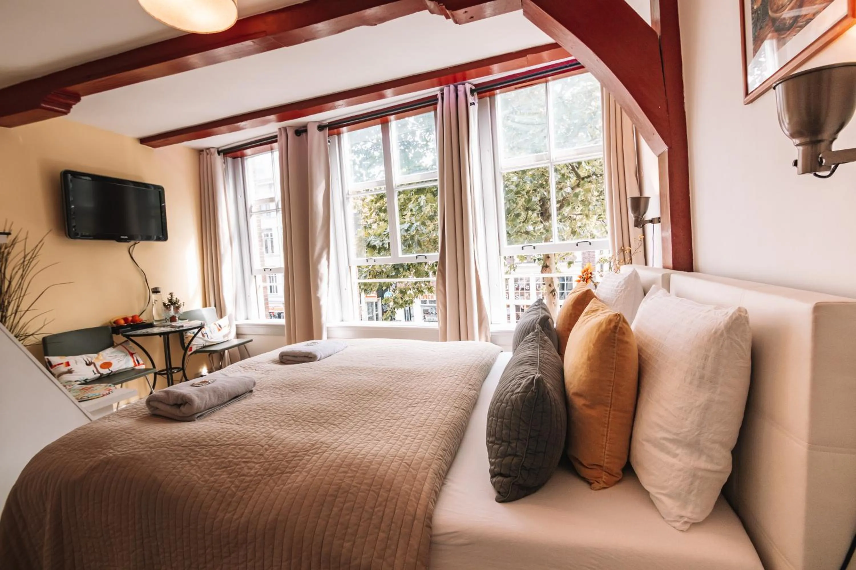 Bed in Sunflower Amsterdam