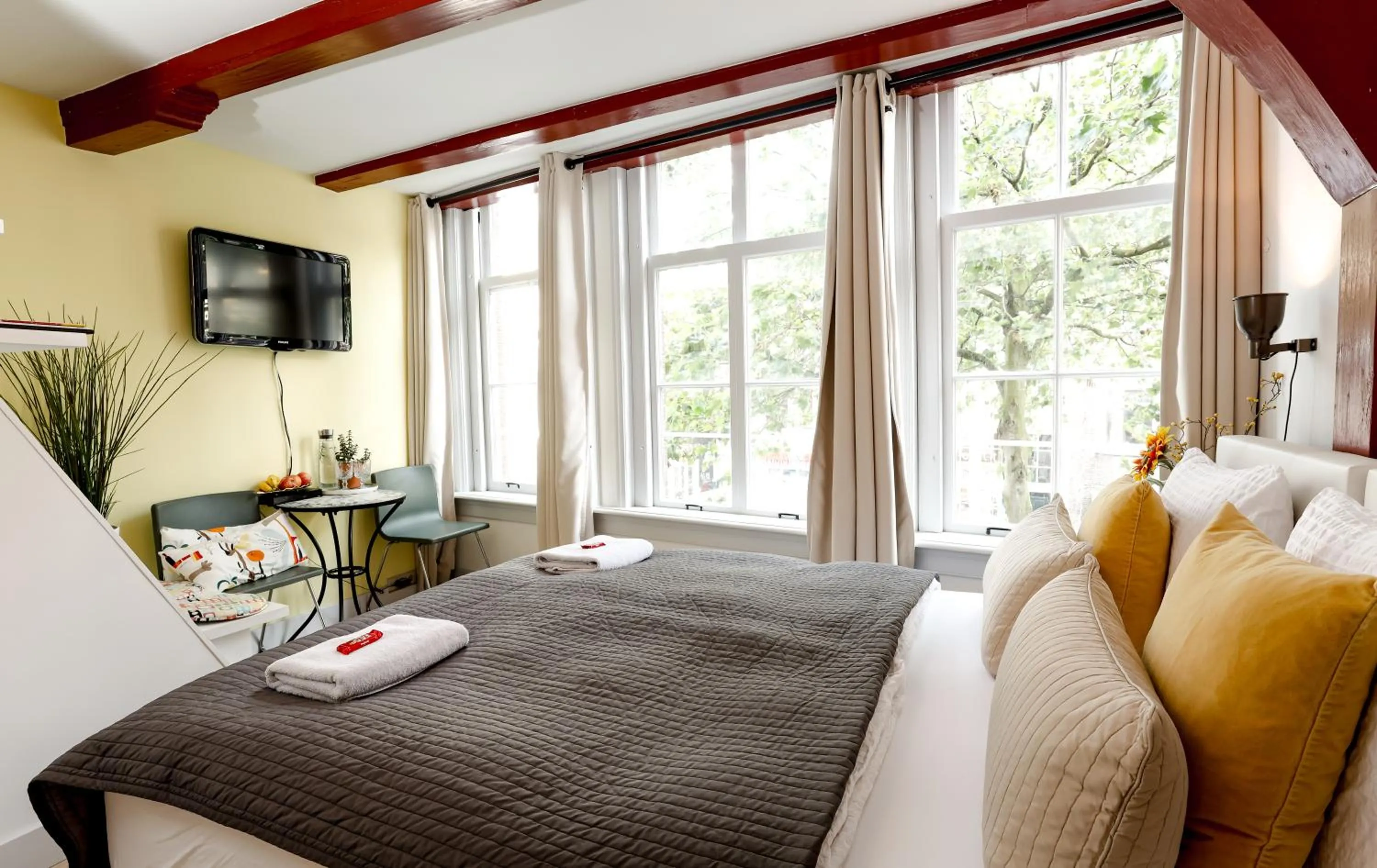 Bed in Sunflower Amsterdam