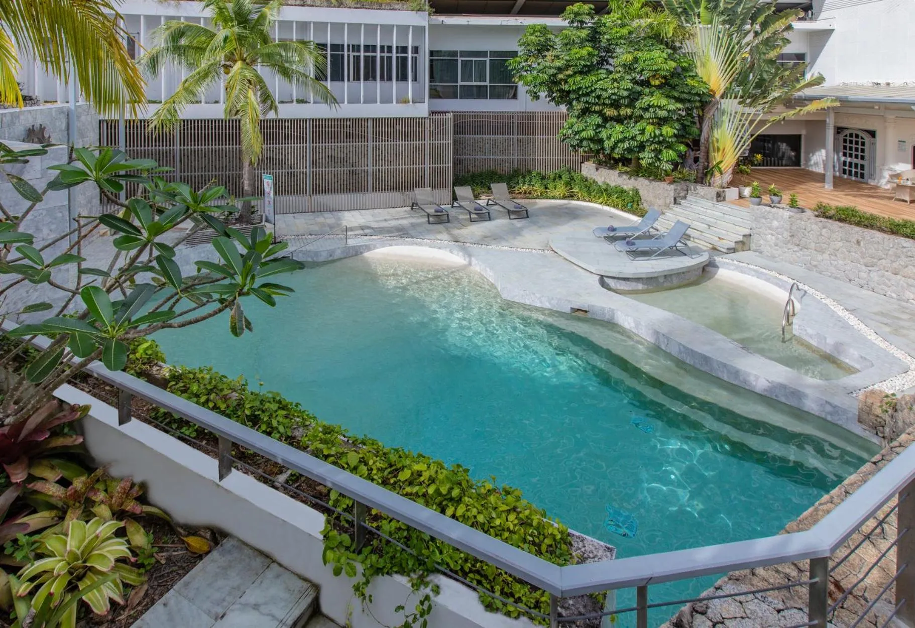 Swimming pool in Pearl Hotel Phuket