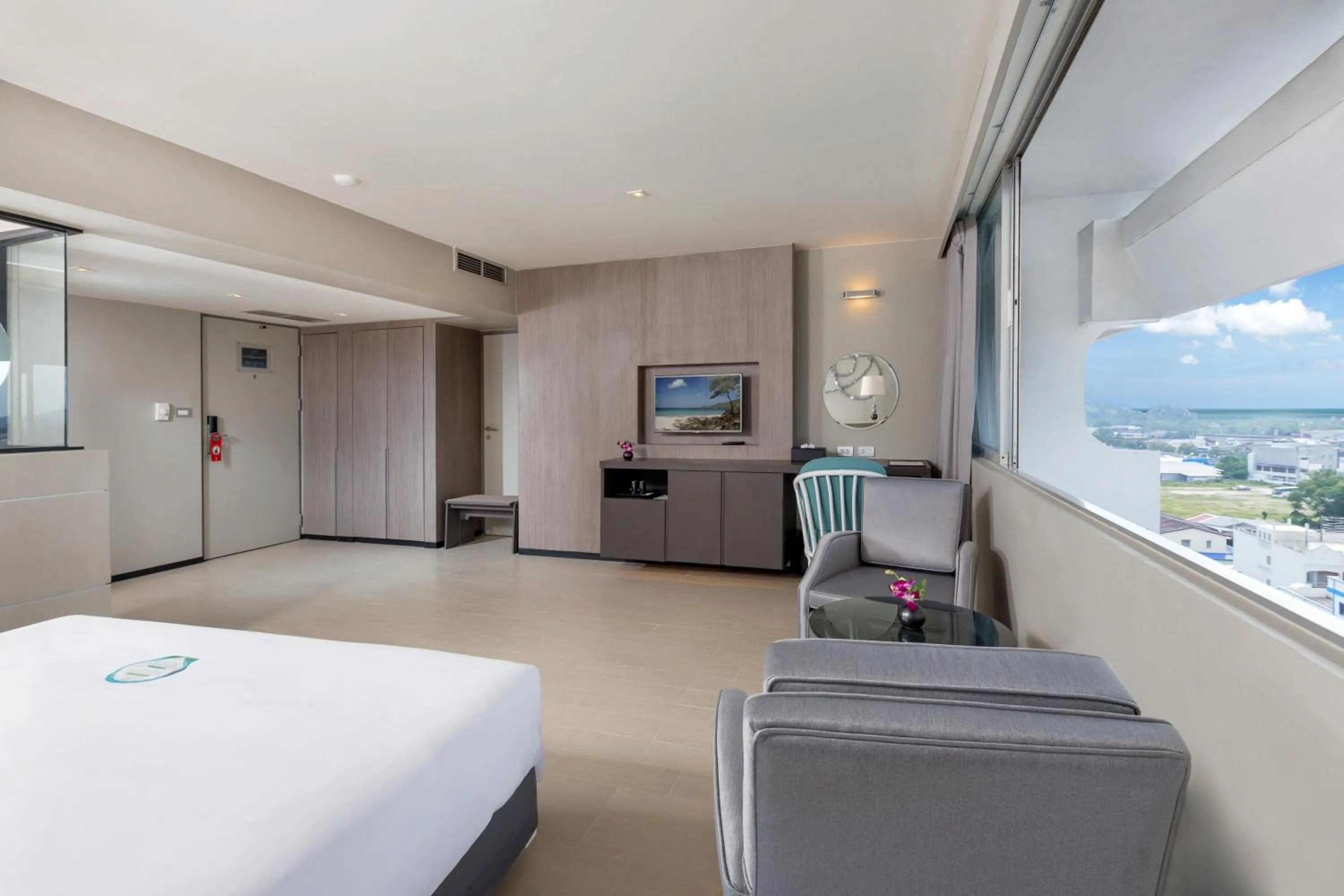 TV and multimedia, Bed in Pearl Hotel Phuket
