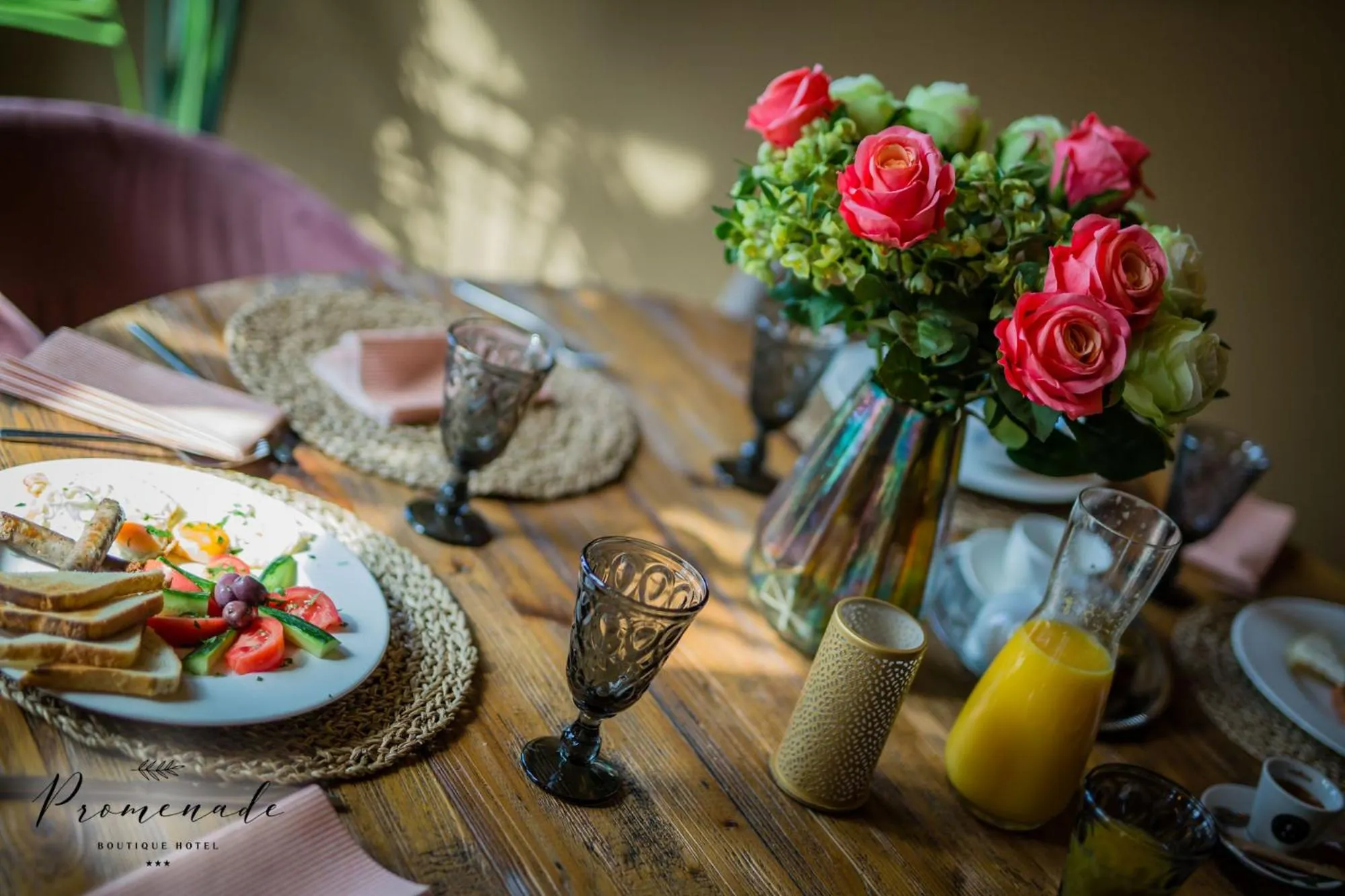 Restaurant/places to eat in Villa Promenade