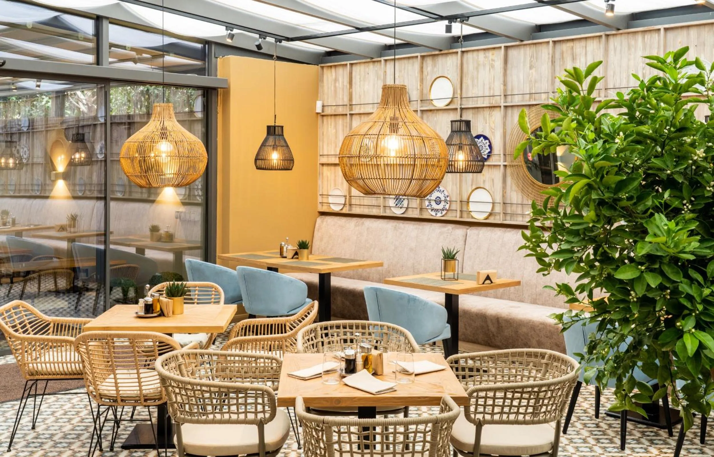 Restaurant/places to eat in Villa Promenade