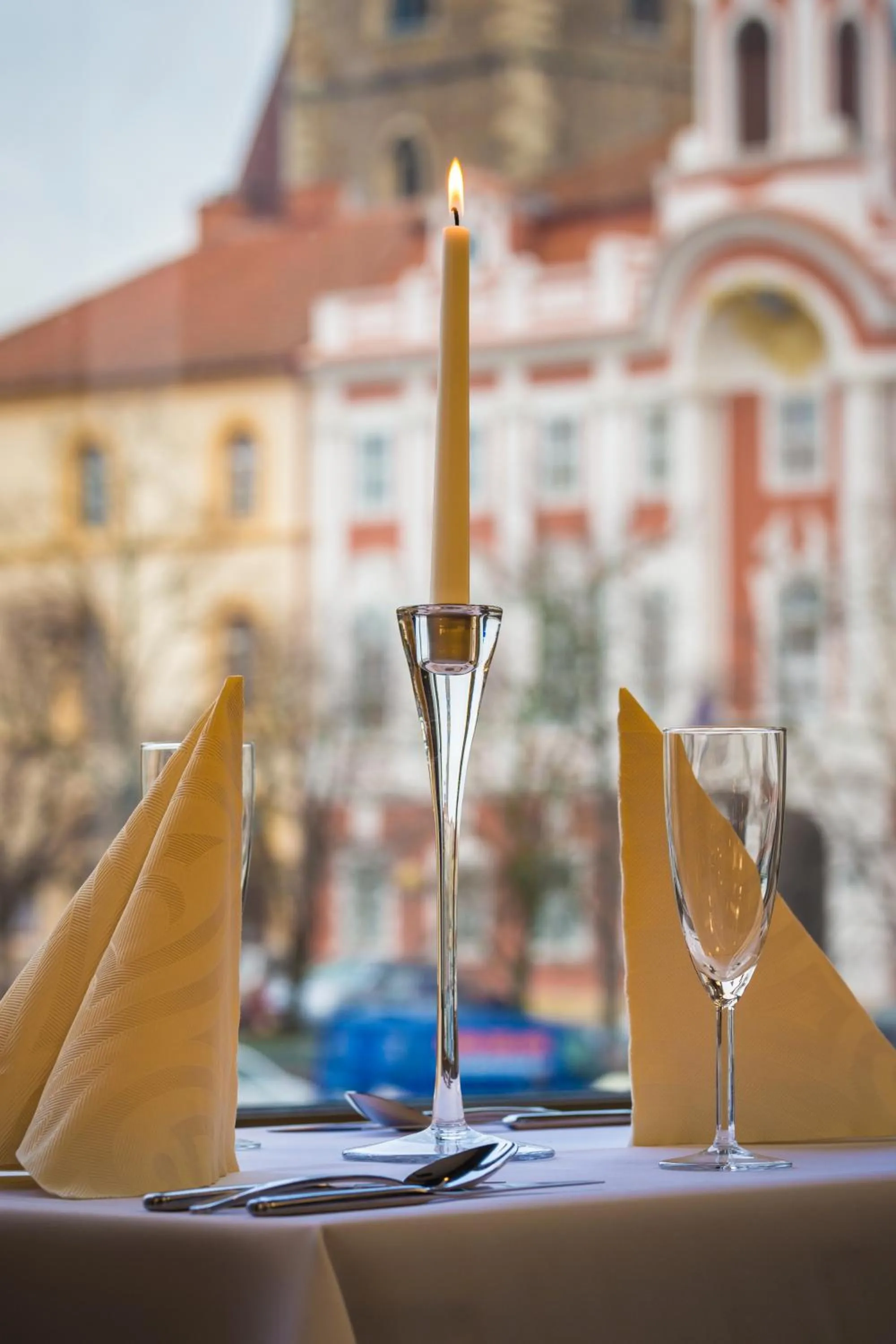 Restaurant/places to eat in Hotel Grand