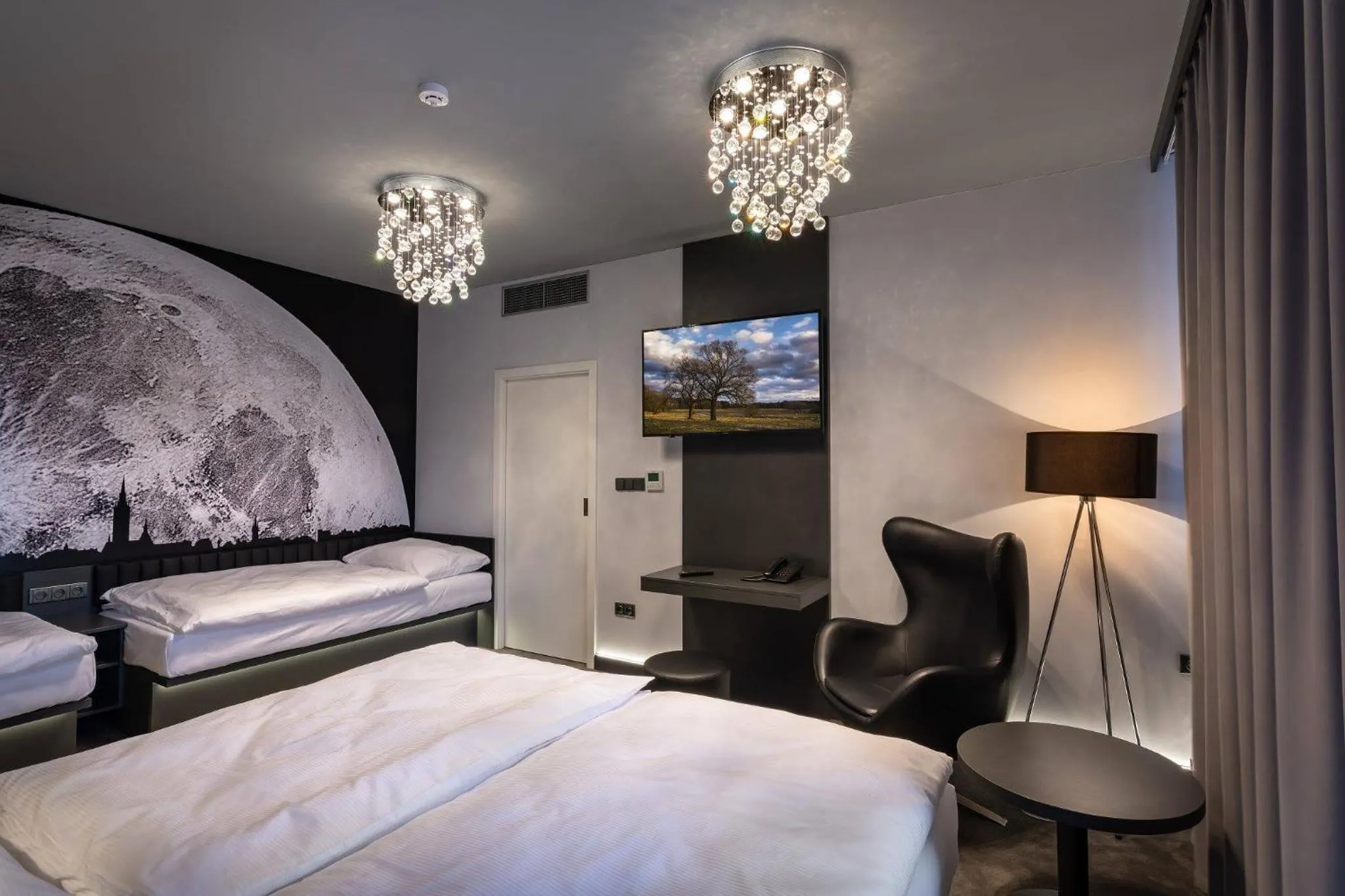 TV and multimedia, Bed in Hotel Grand