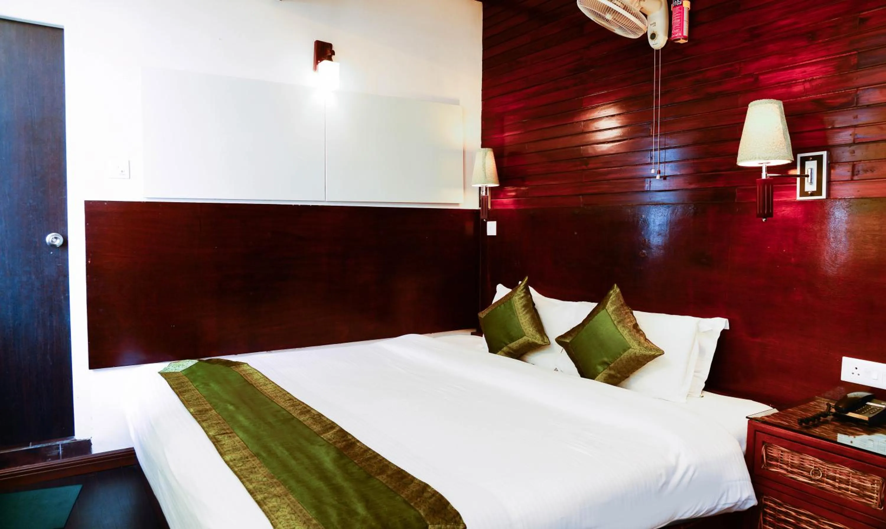 Bed in The Nettle and Fern Hotel Gangtok