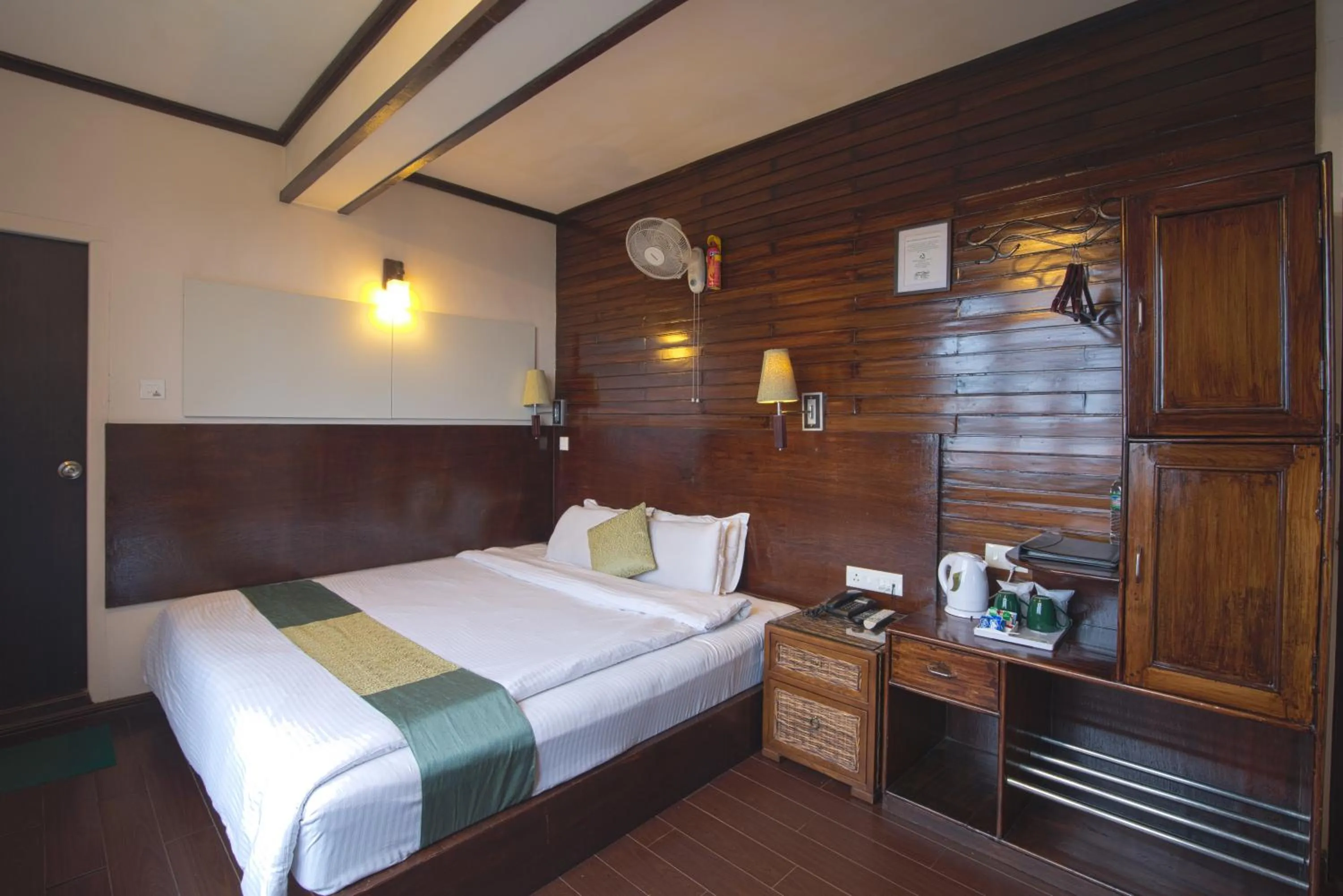 Bed in The Nettle and Fern Hotel Gangtok