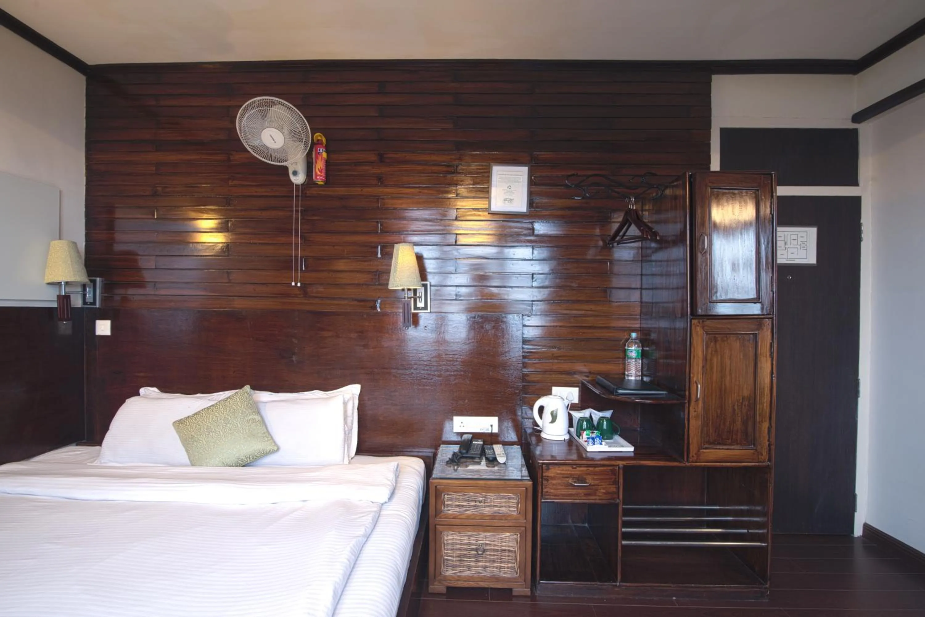 Bed in The Nettle and Fern Hotel Gangtok