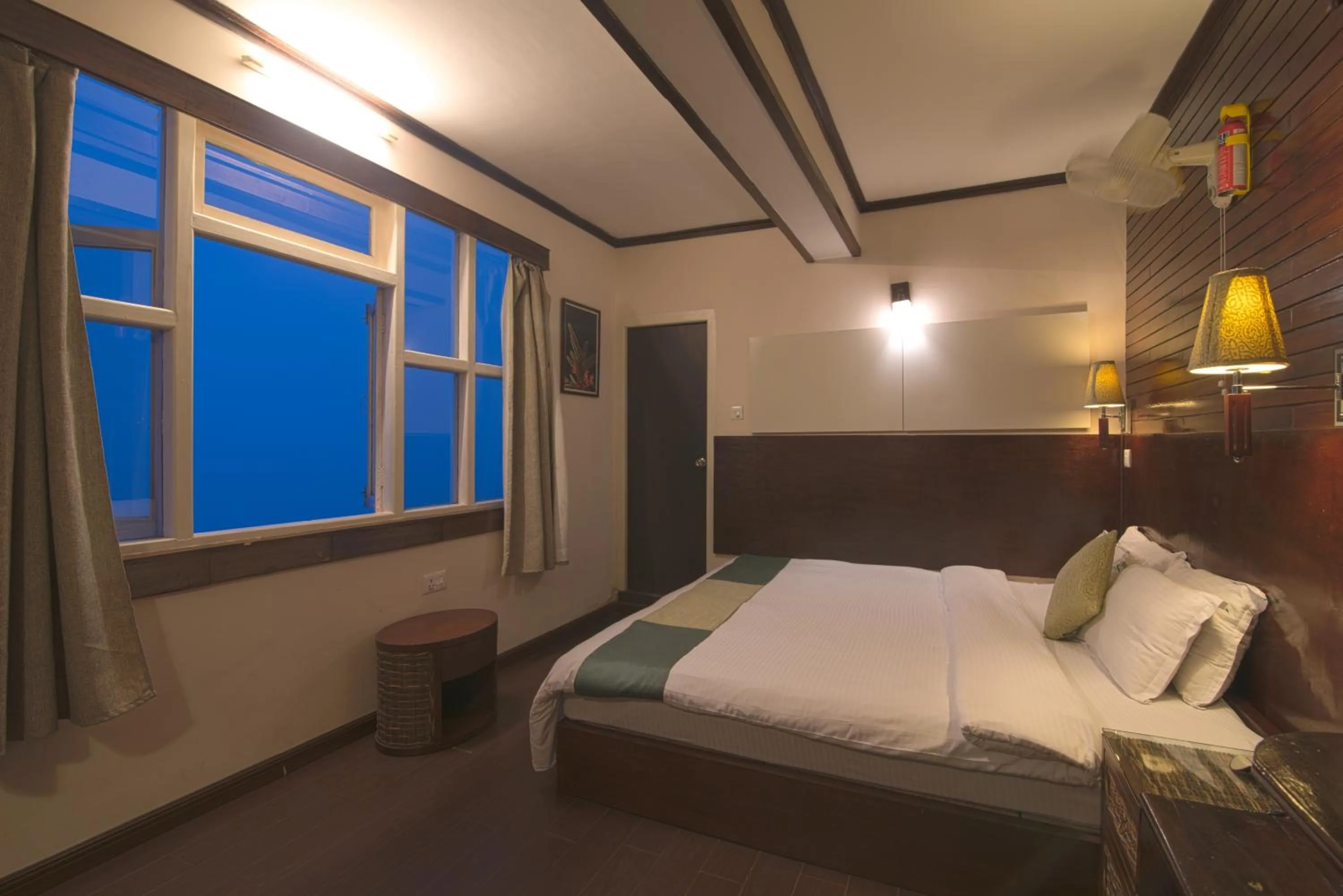 Bed in The Nettle and Fern Hotel Gangtok