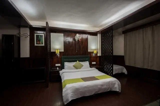 Bed in The Nettle and Fern Hotel Gangtok
