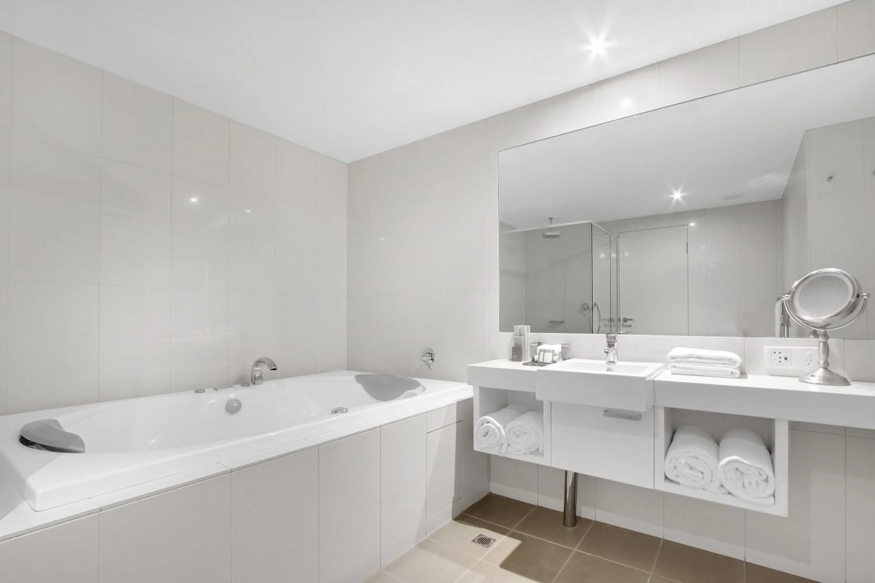 Bathroom in 5 Knots Metung