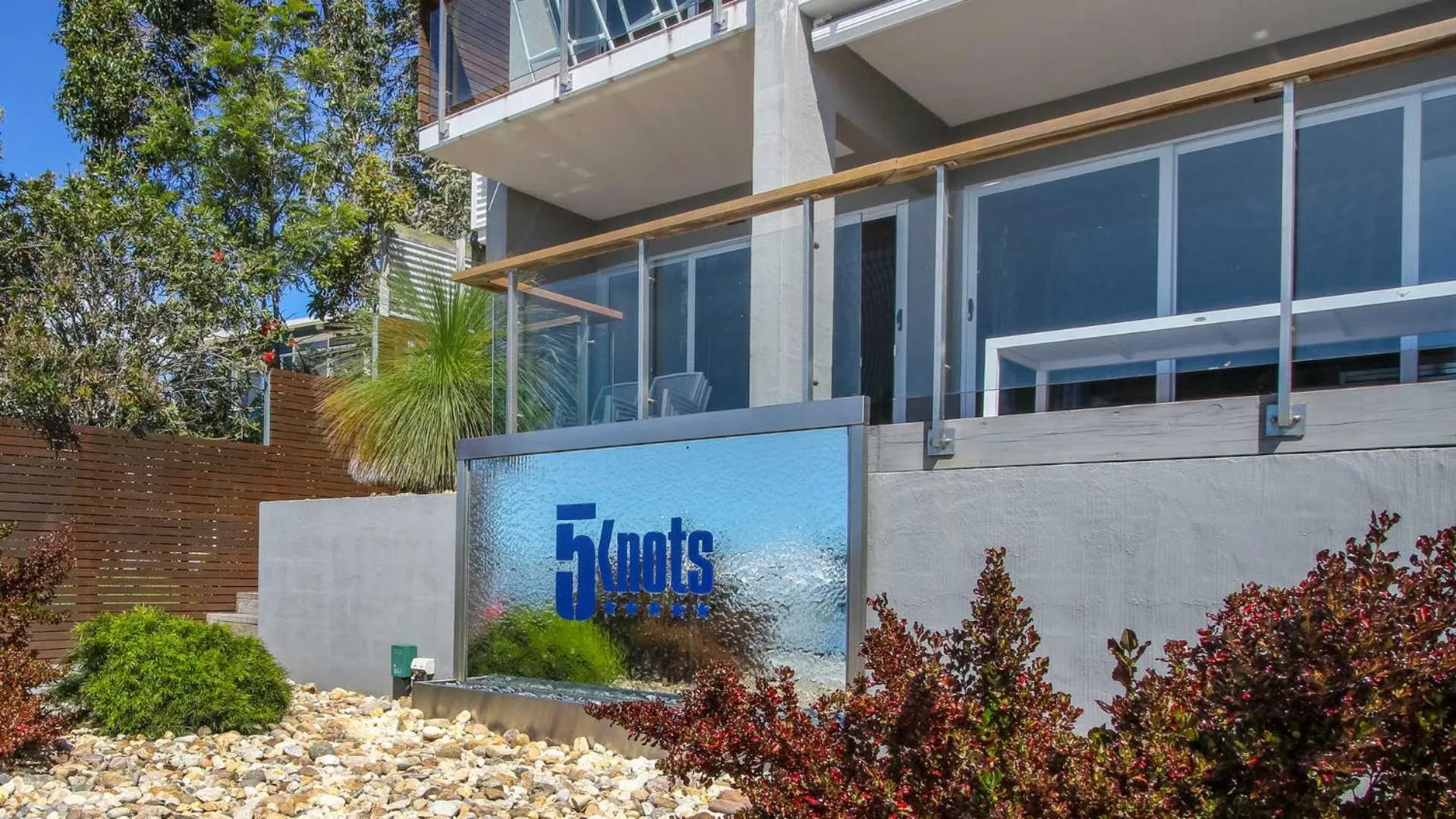 Property logo or sign in 5 Knots Metung