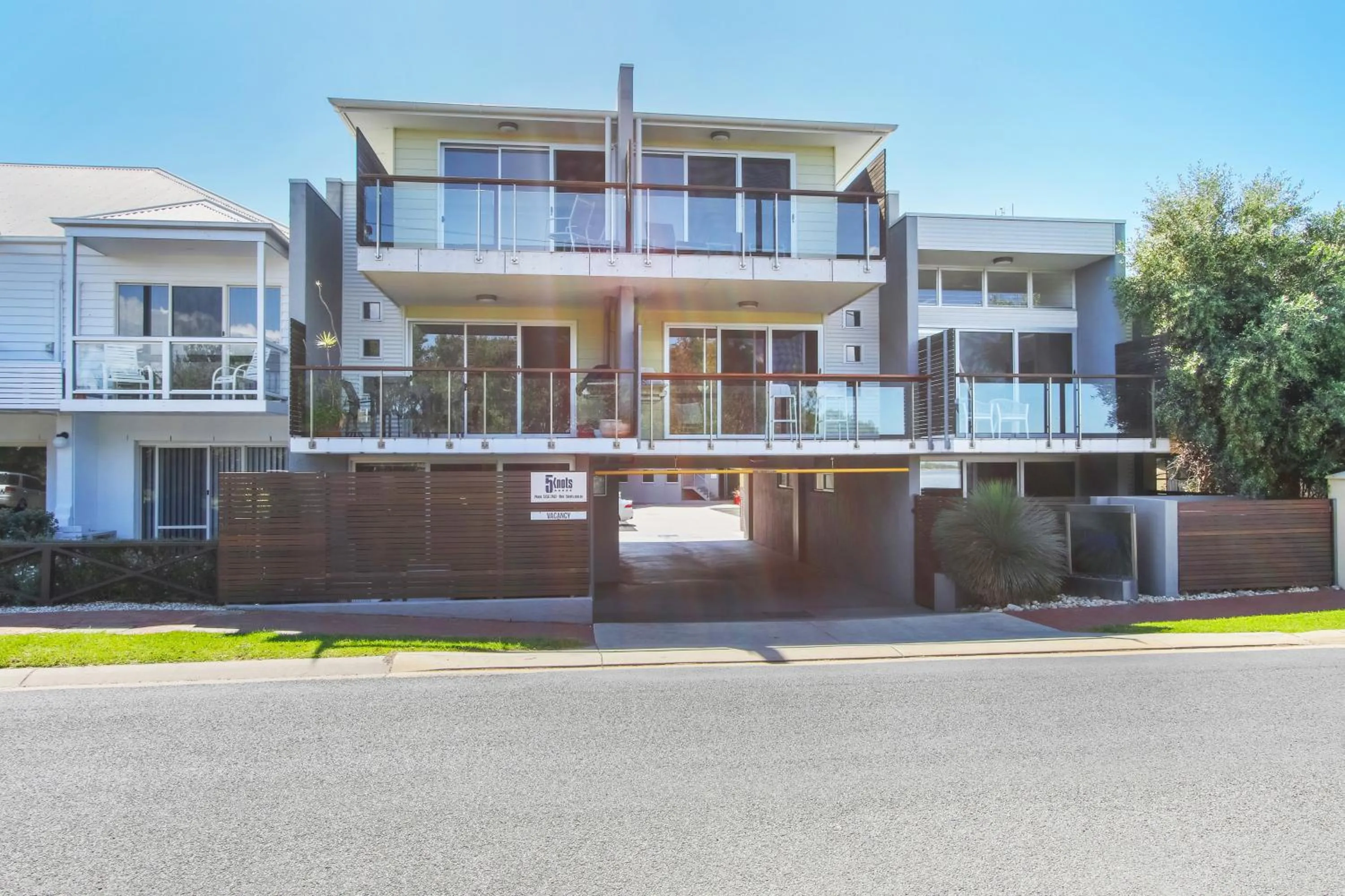 Facade/entrance in 5 Knots Metung