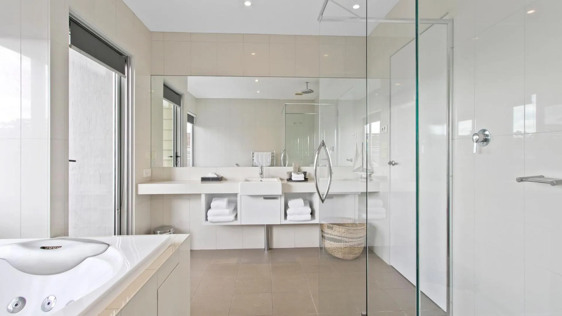 Bathroom in 5 Knots Metung