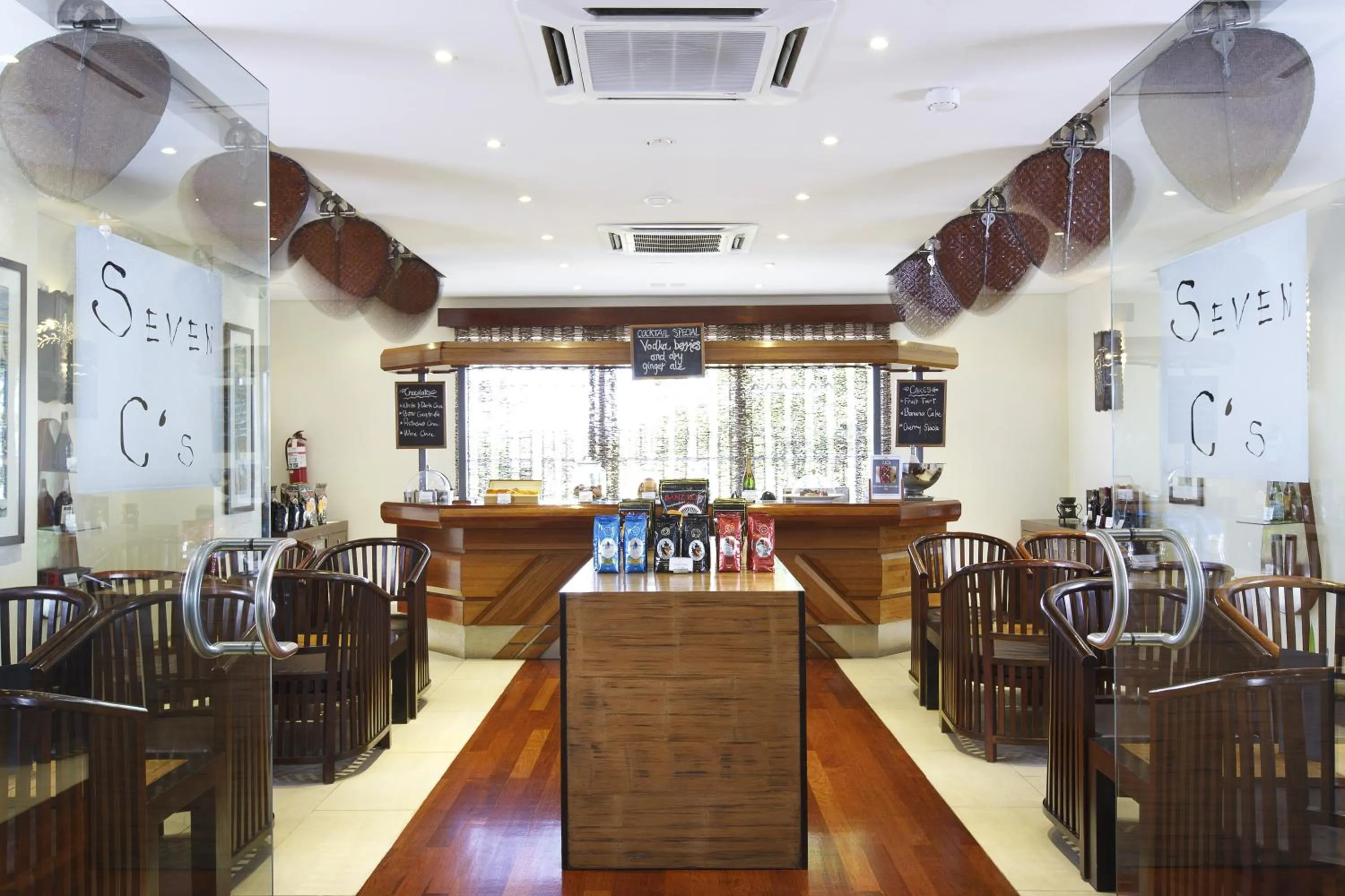 Restaurant/places to eat in Airways Hotel