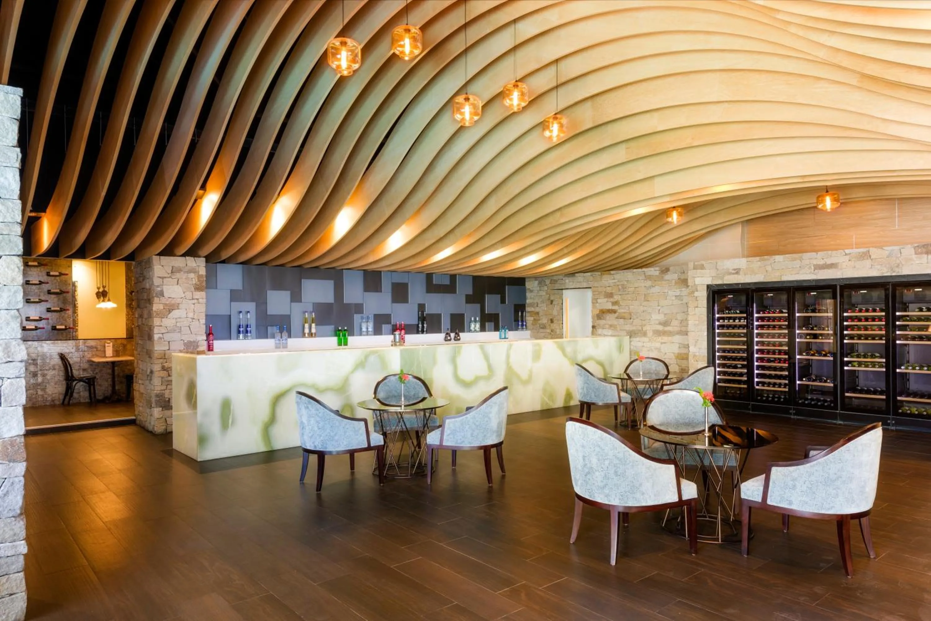 Restaurant/places to eat in Airways Hotel