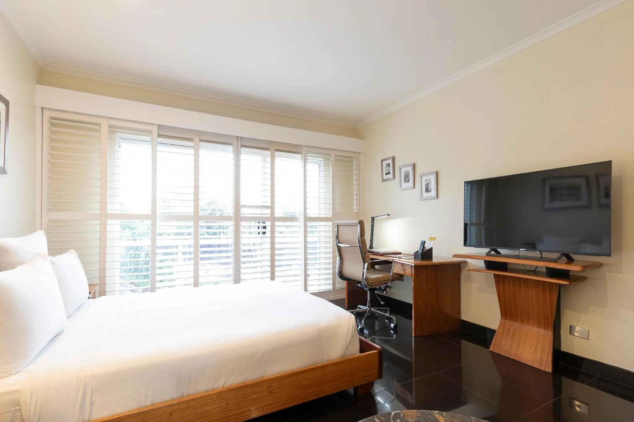 Bed in Airways Hotel