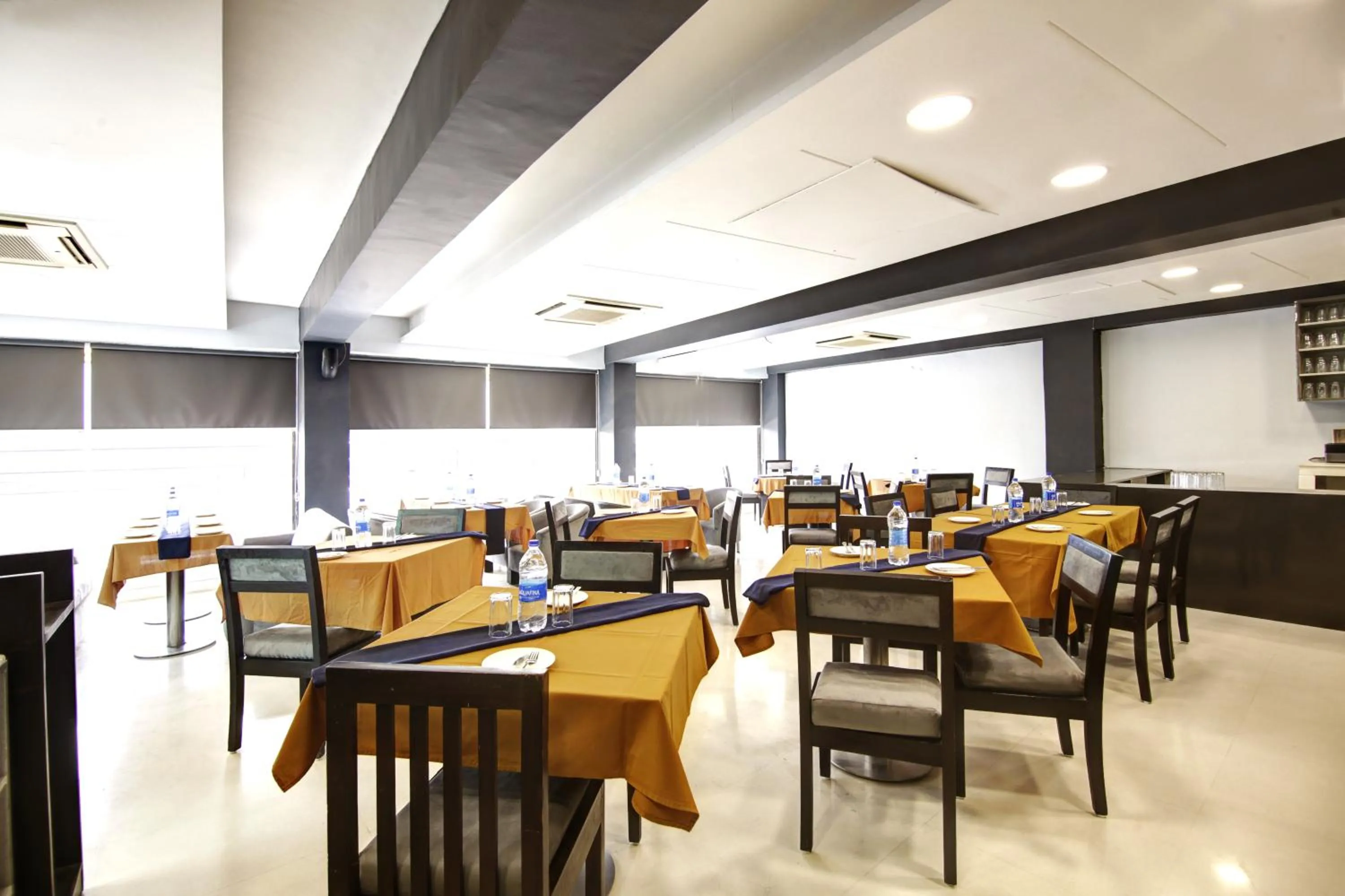 Restaurant/places to eat in Hotel BB Palace (A Family Hotel)