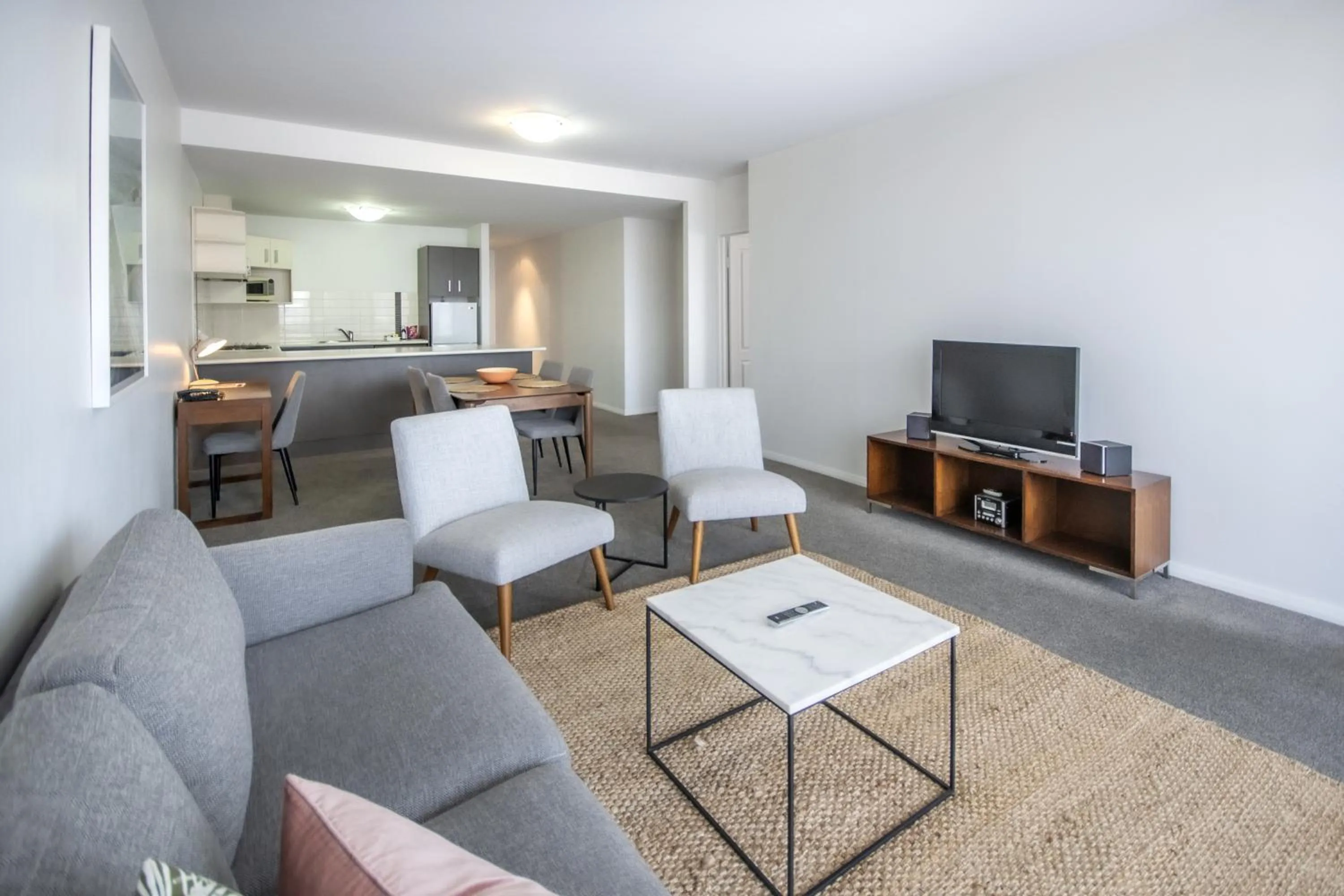 TV and multimedia in Mantra Wollongong