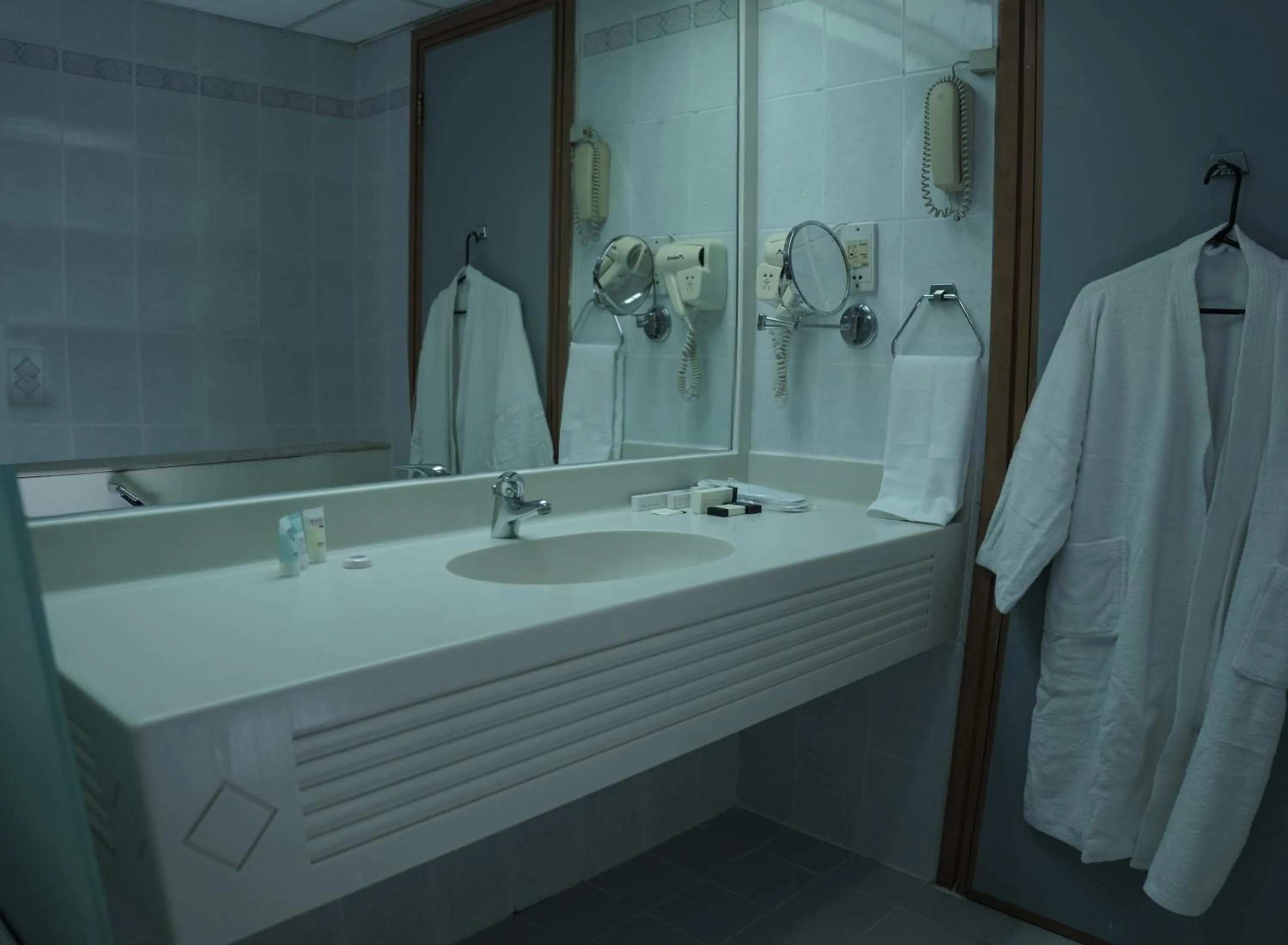 Toilet in Sun & Sands Sea View Hotel