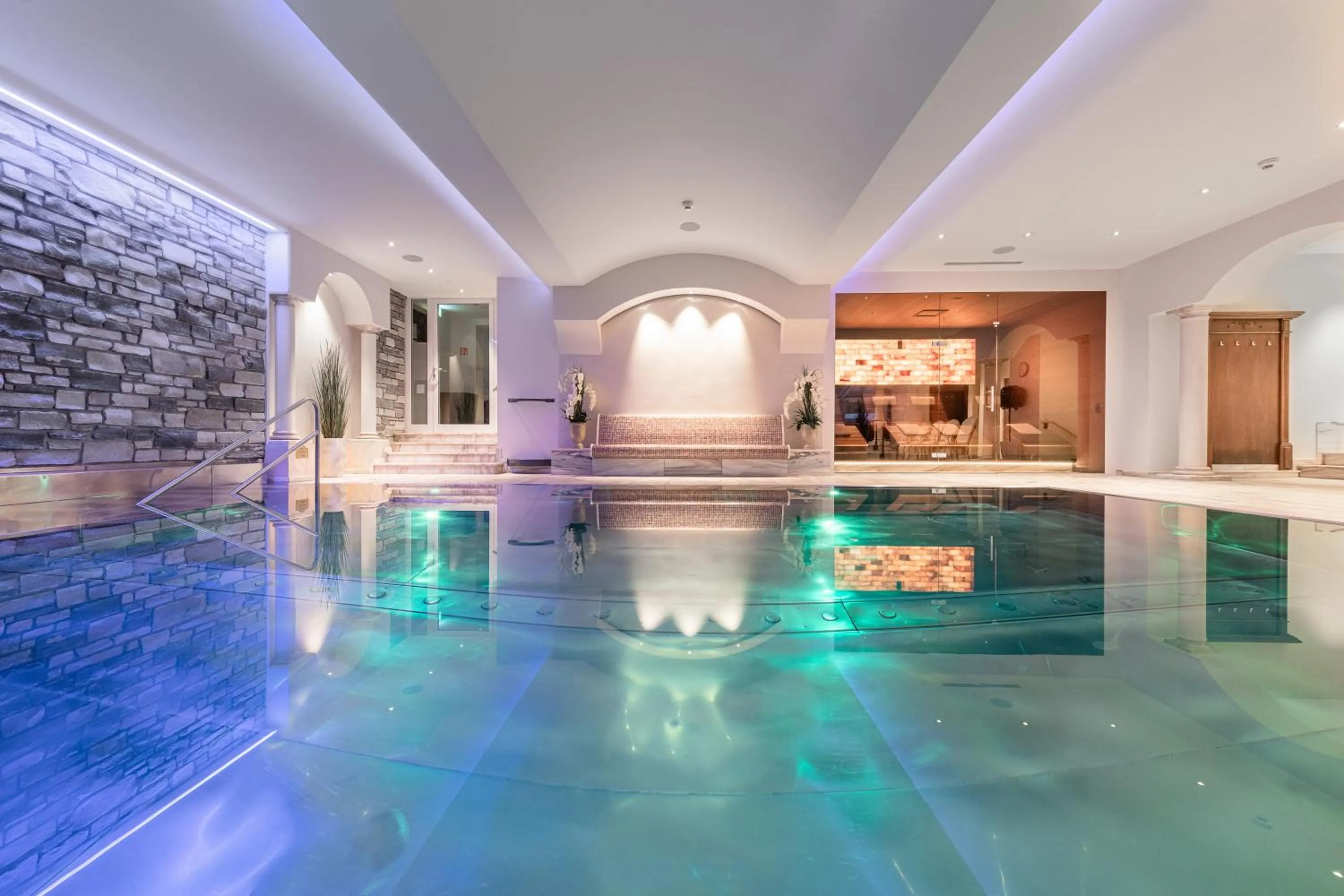 Swimming pool in Hotel Bismarck