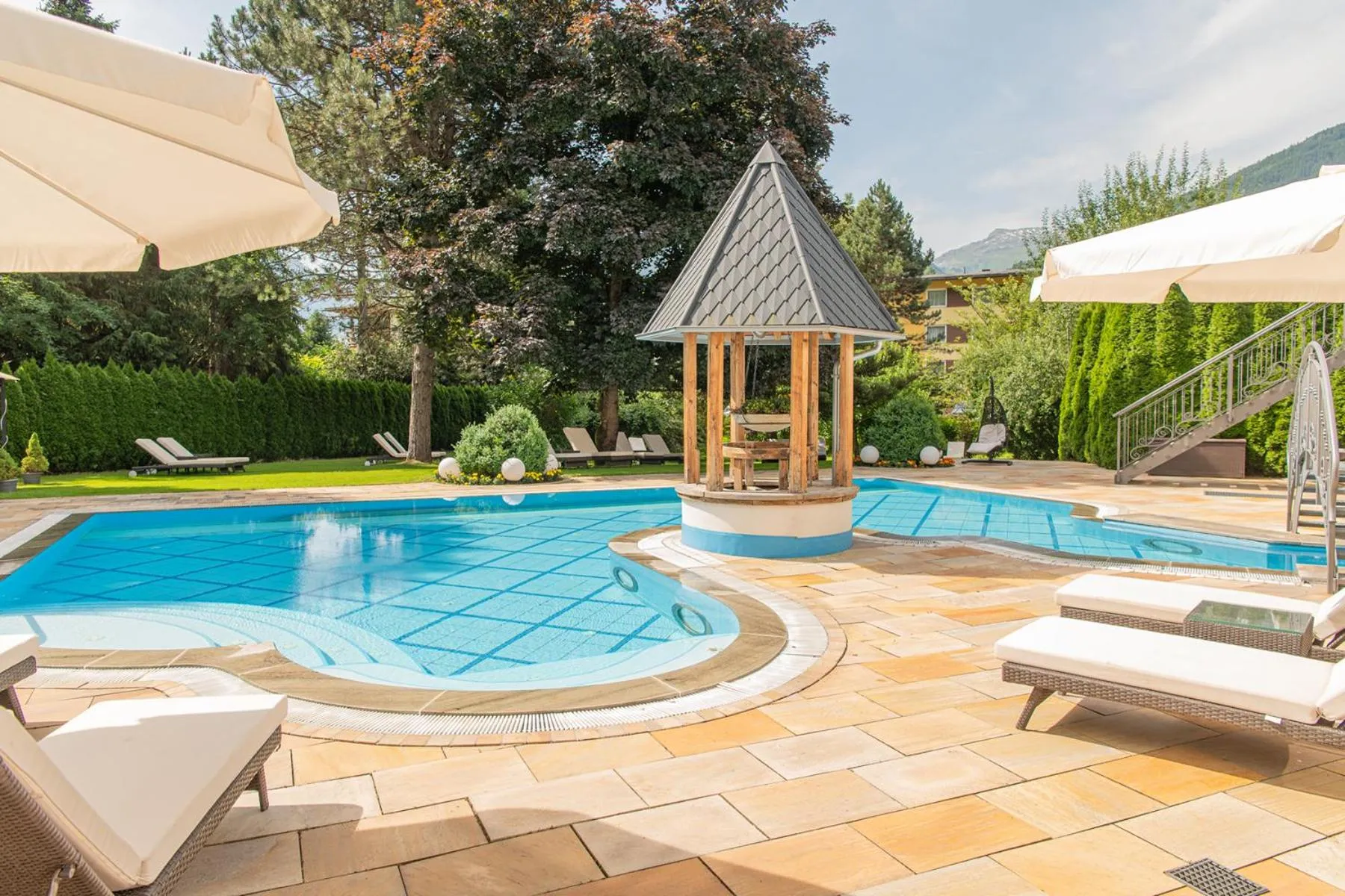 Swimming pool in Hotel Bismarck