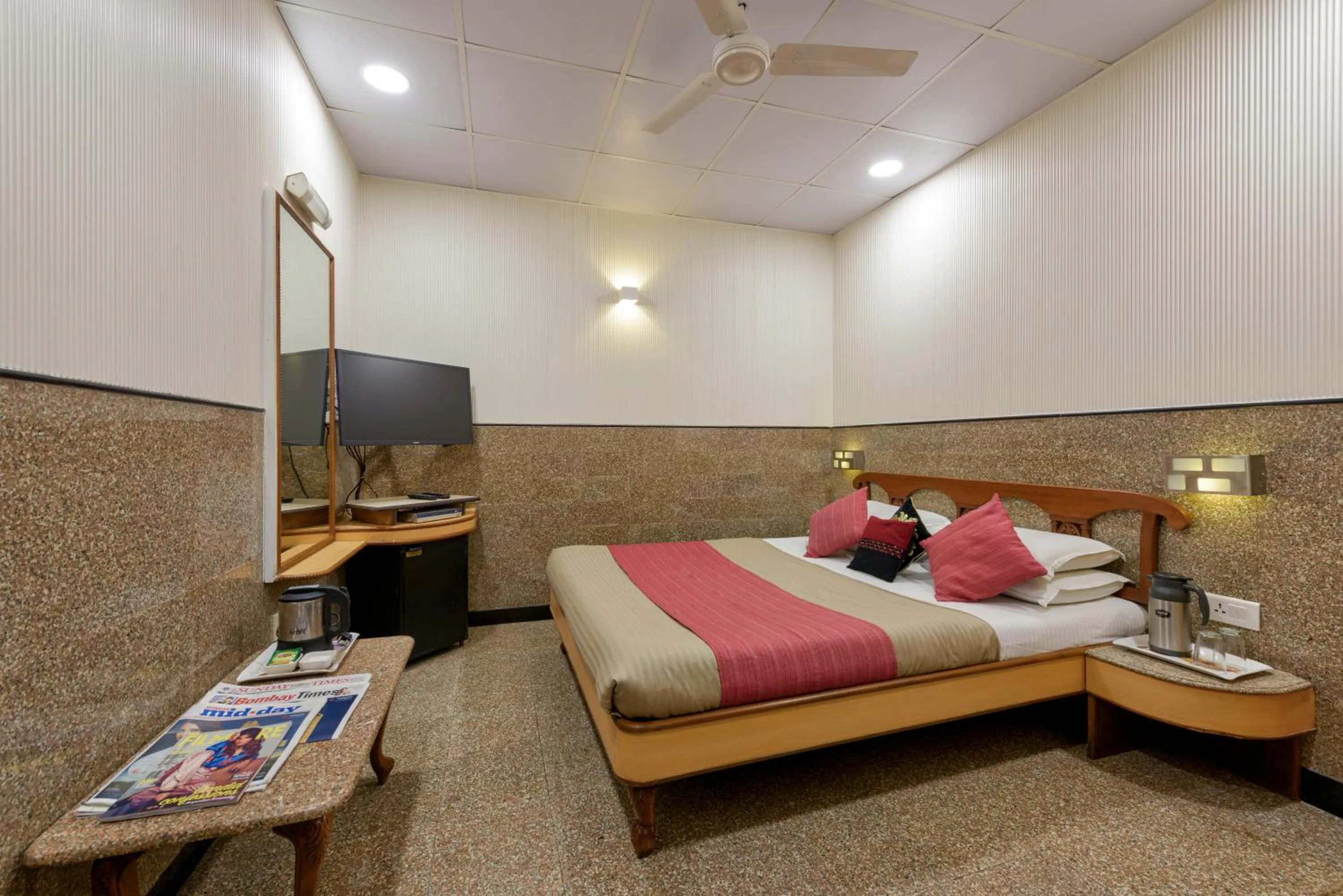 Photo of the whole room, Bed in Hotel Royal Castle