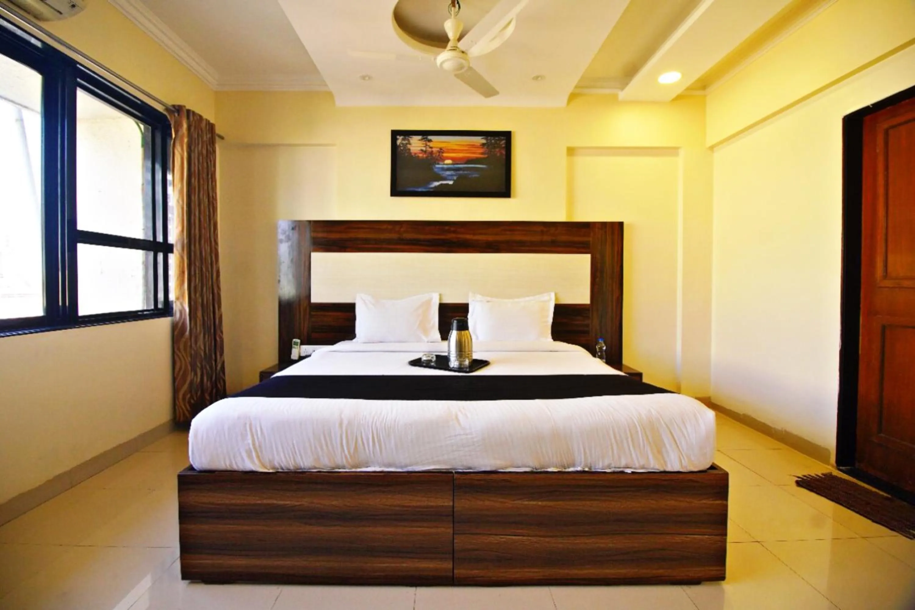 Bedroom, Bed in Hotel Mina International