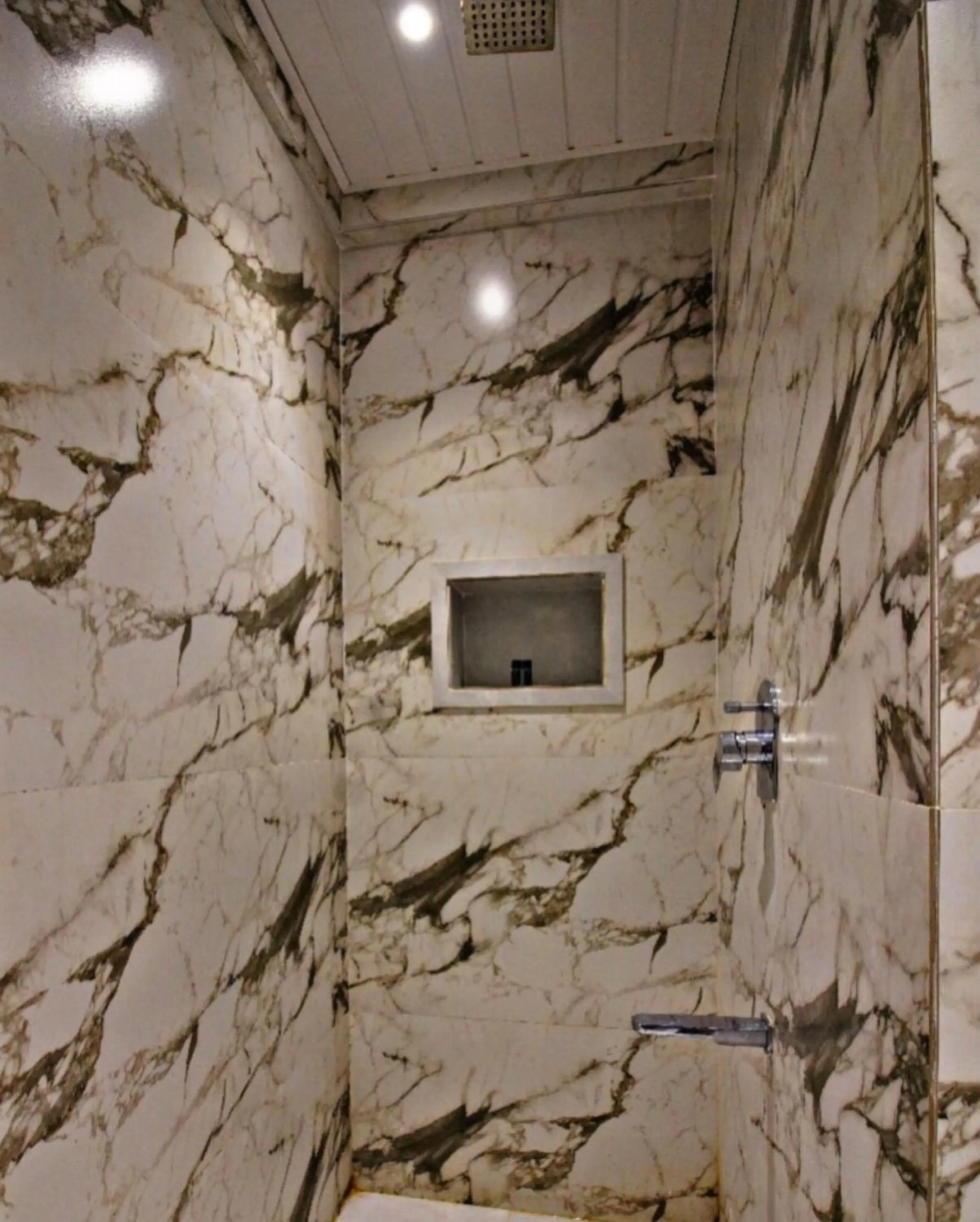 Bathroom in Hotel Mina International