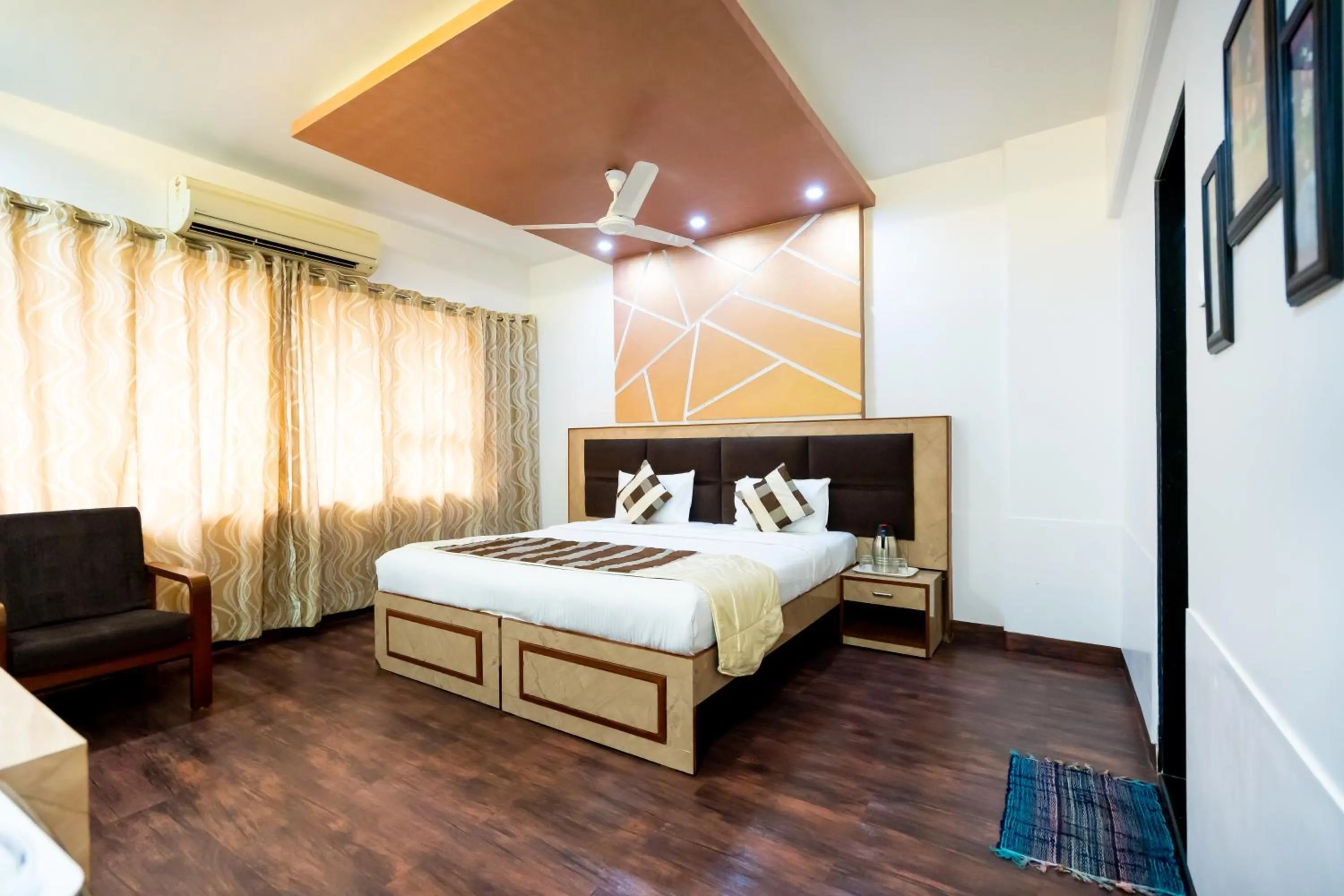 Bedroom, Bed in Hotel Mina International