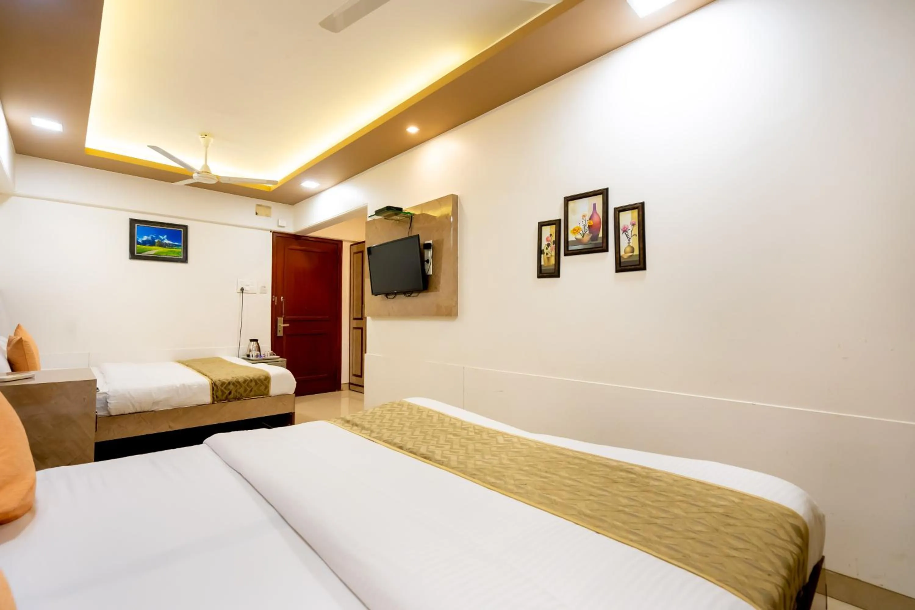 Photo of the whole room, Bed in Hotel Mina International