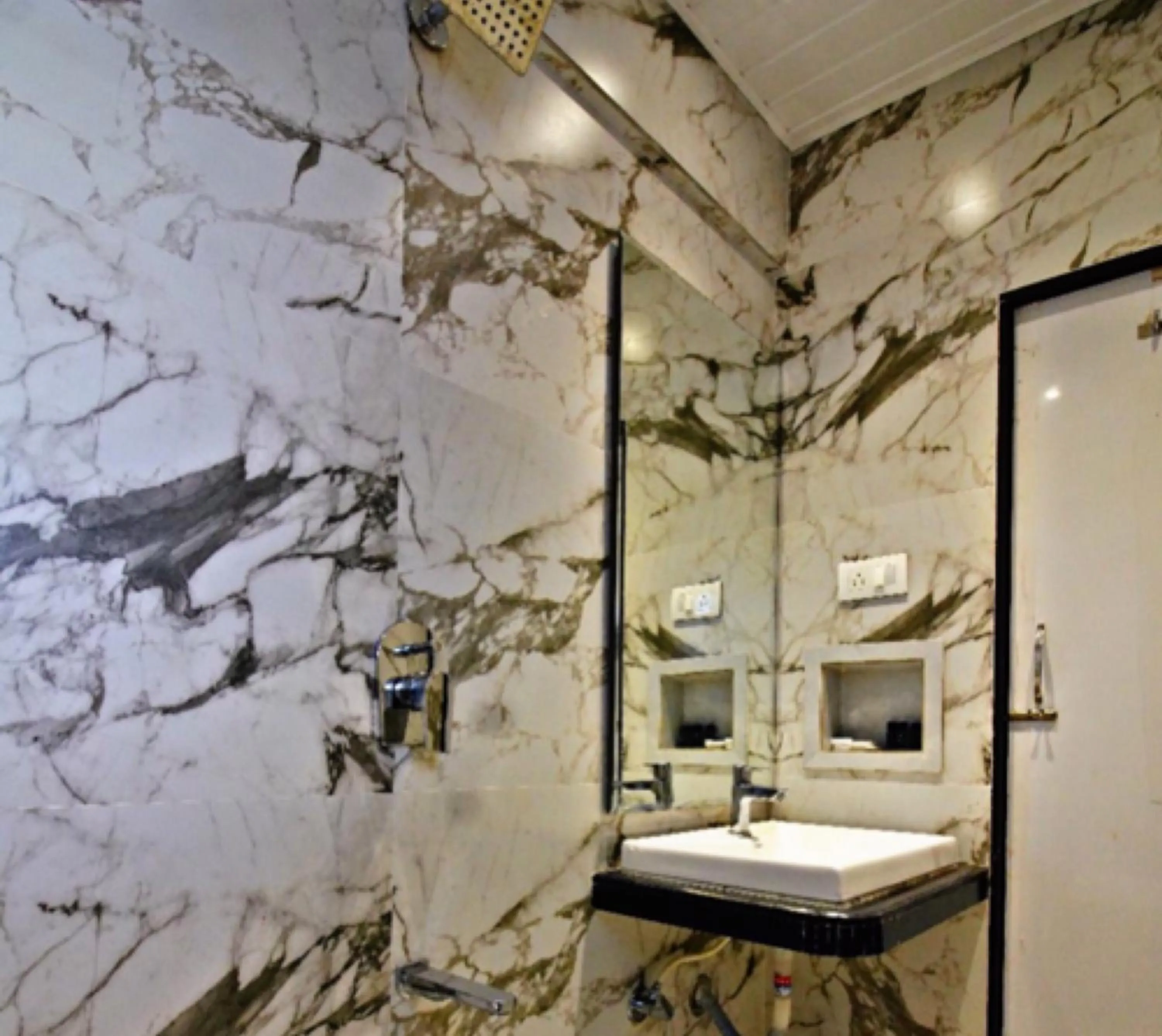 Bathroom in Hotel Mina International