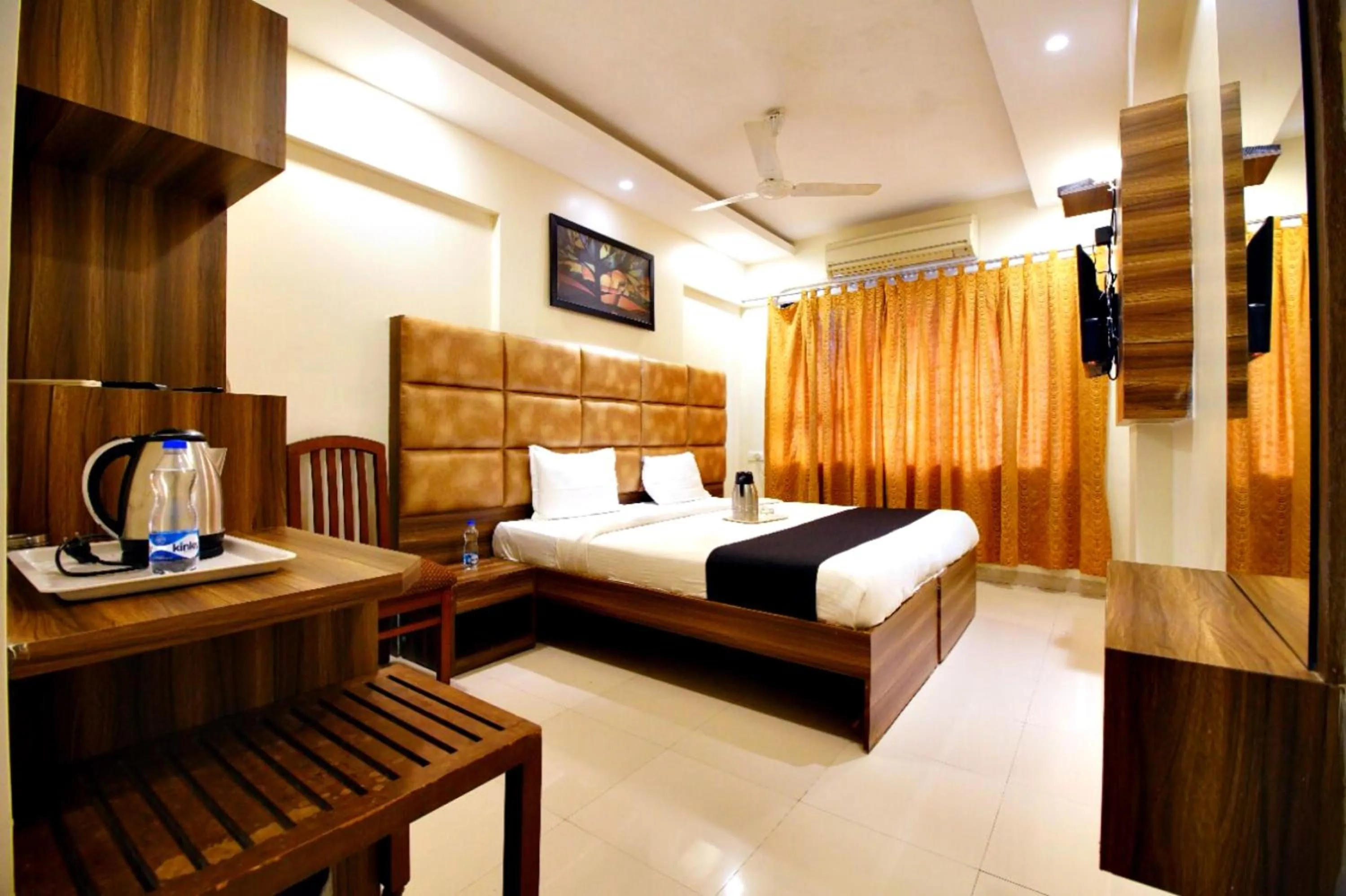 Bedroom, Bed in Hotel Mina International