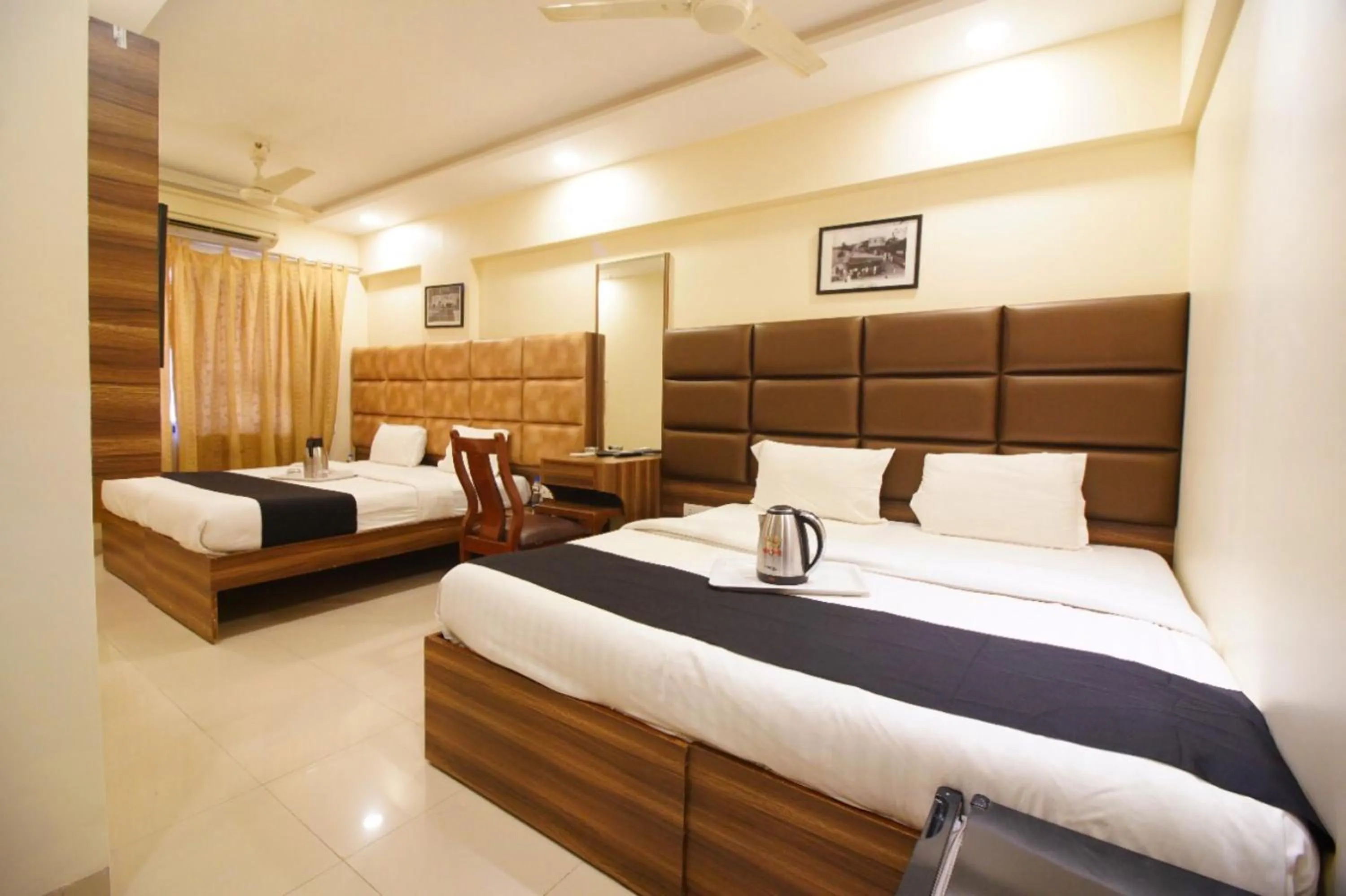 Bedroom, Bed in Hotel Mina International