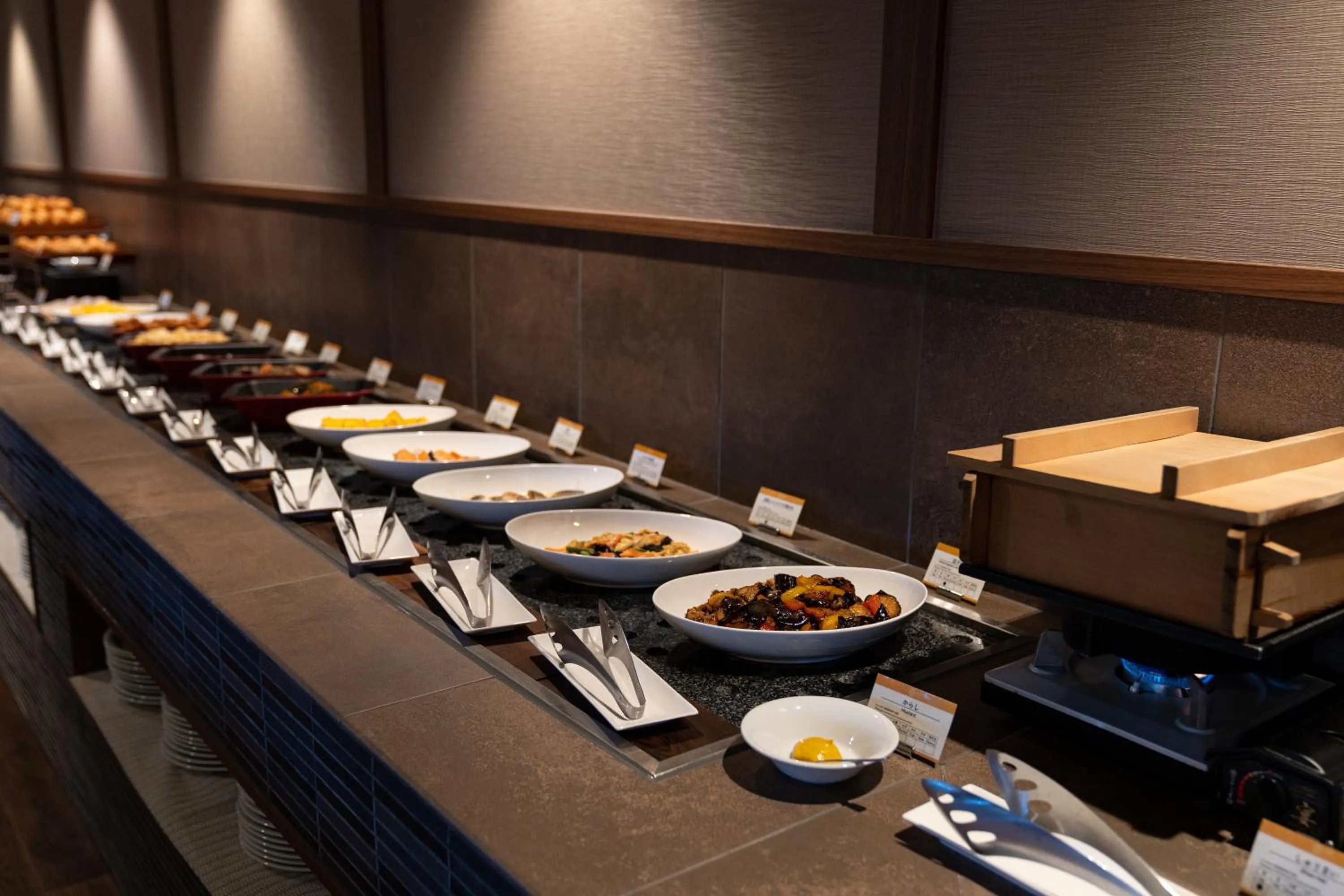 Restaurant/places to eat in Oike Hotel