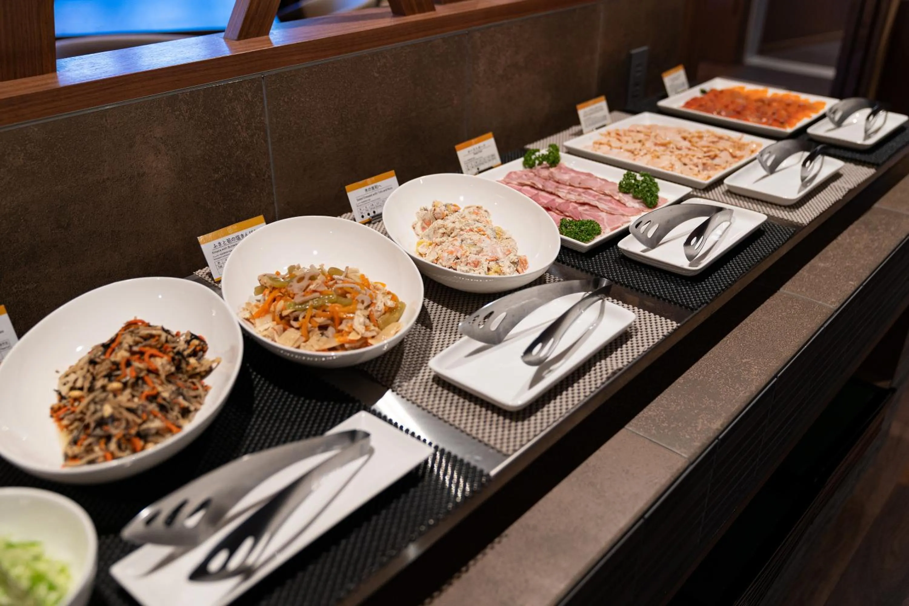 Restaurant/places to eat in Oike Hotel