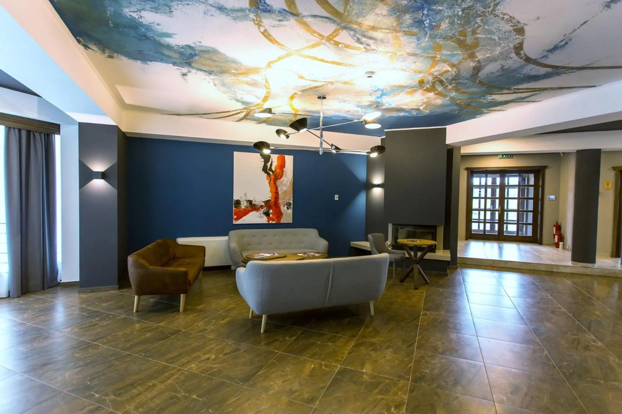 Communal lounge/ TV room in Panorama Boutique Hotel