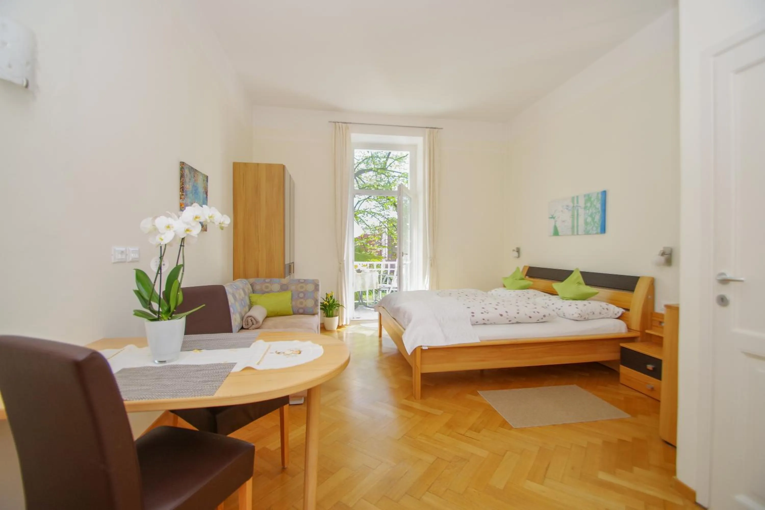 Bed in Residence Diana