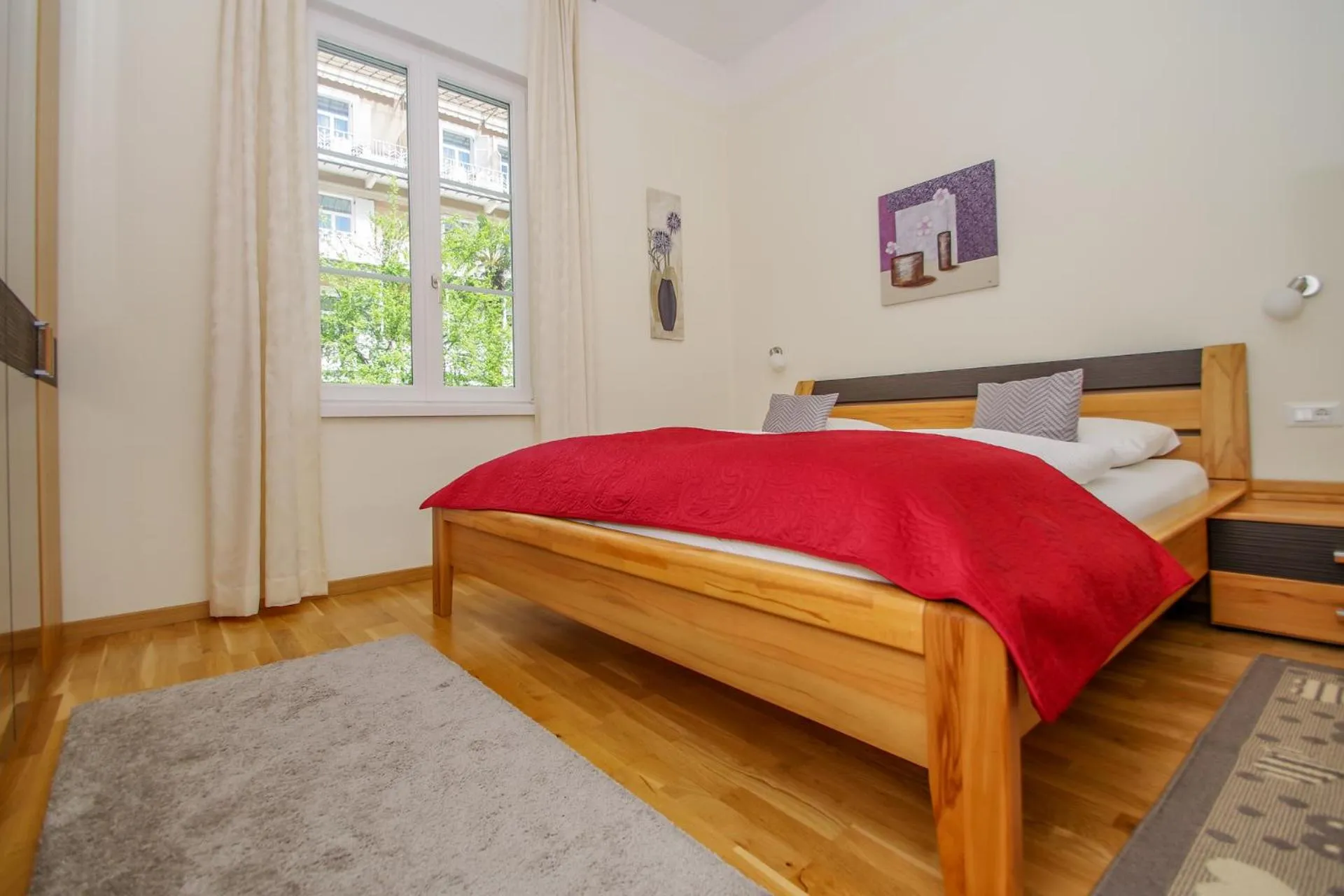 Bed in Residence Diana