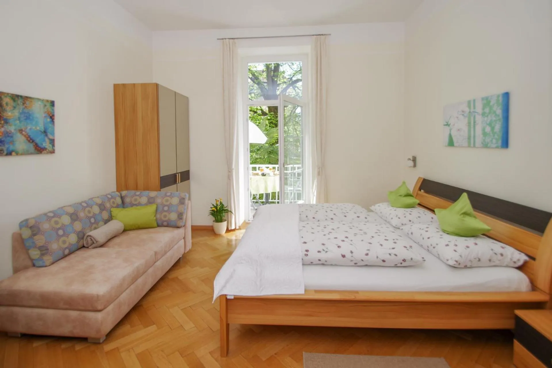 Bed in Residence Diana