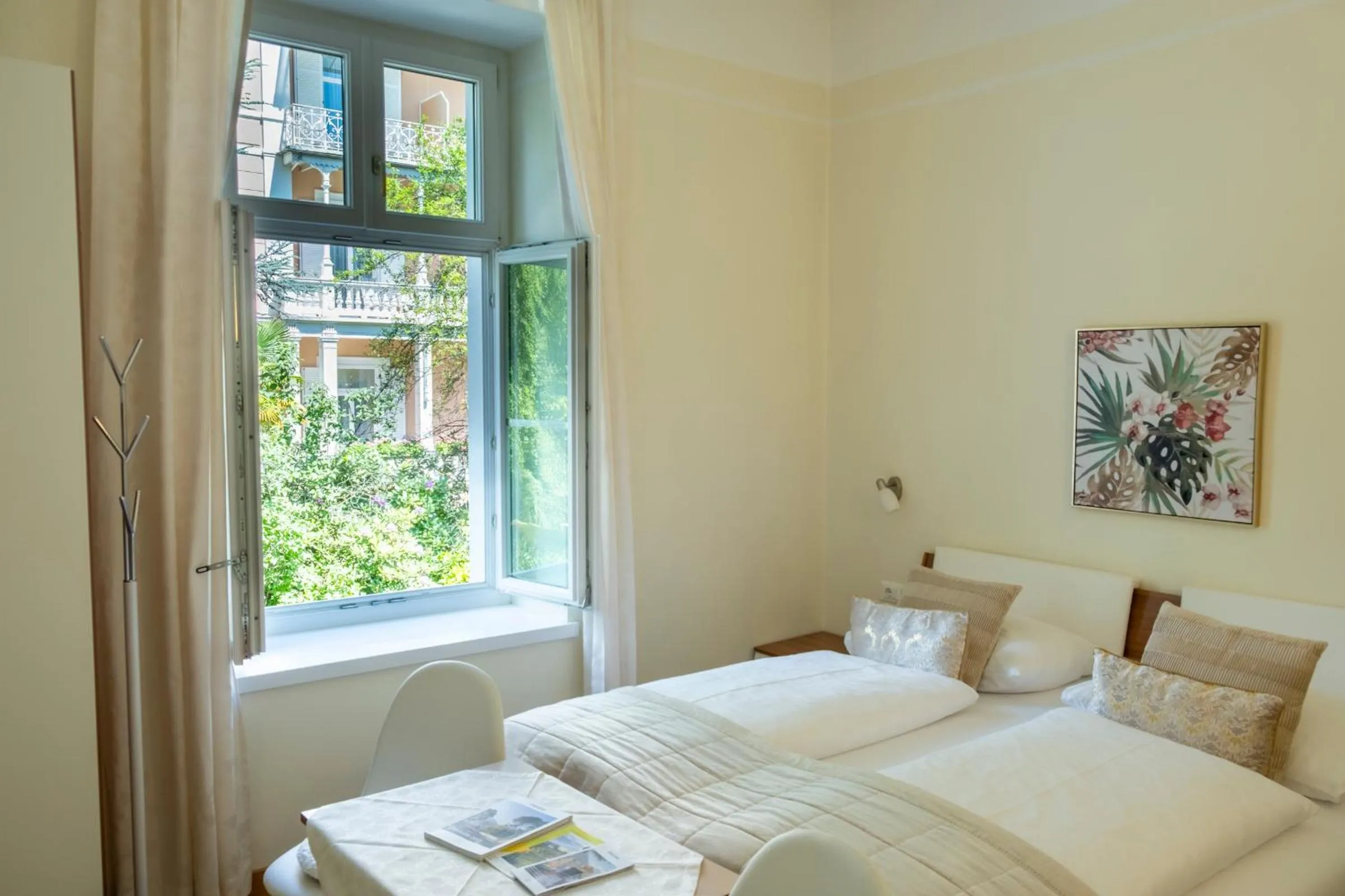 Bed in Residence Diana