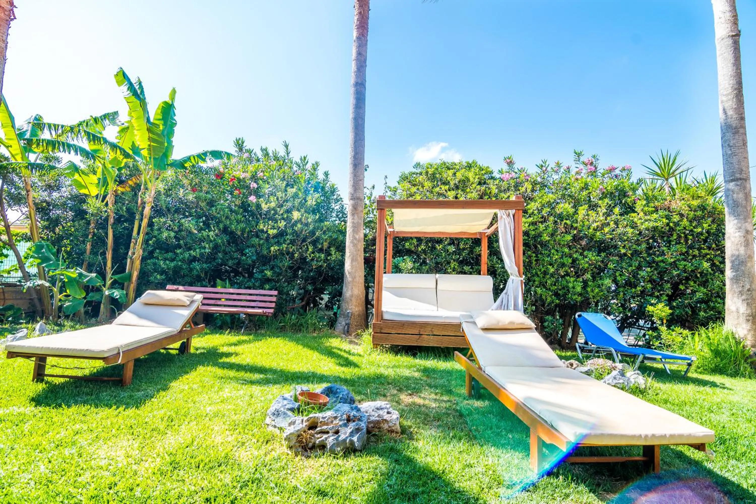 Garden in Thalassa Apartments