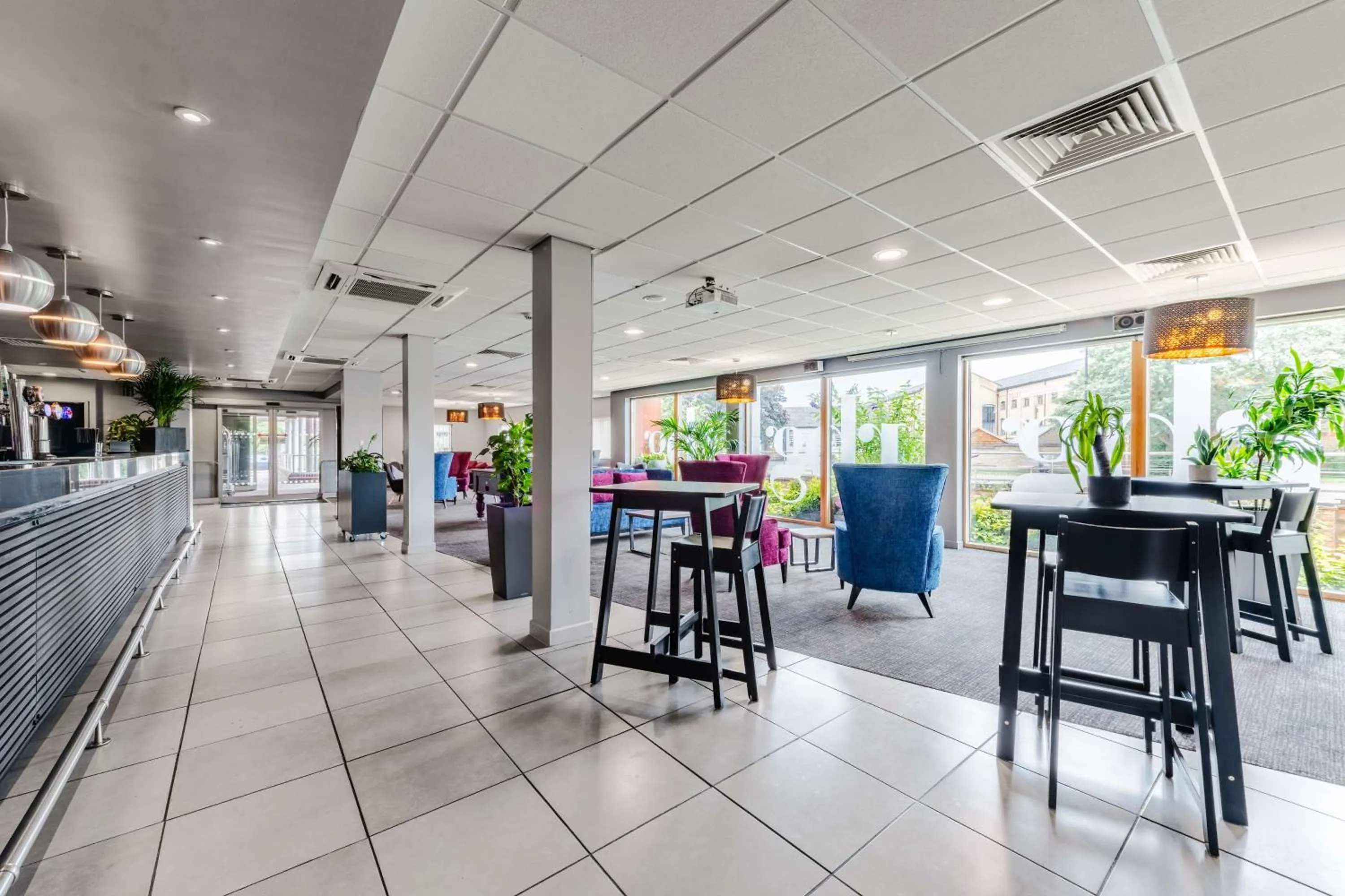 Lounge or bar in Park Inn by Radisson Peterborough