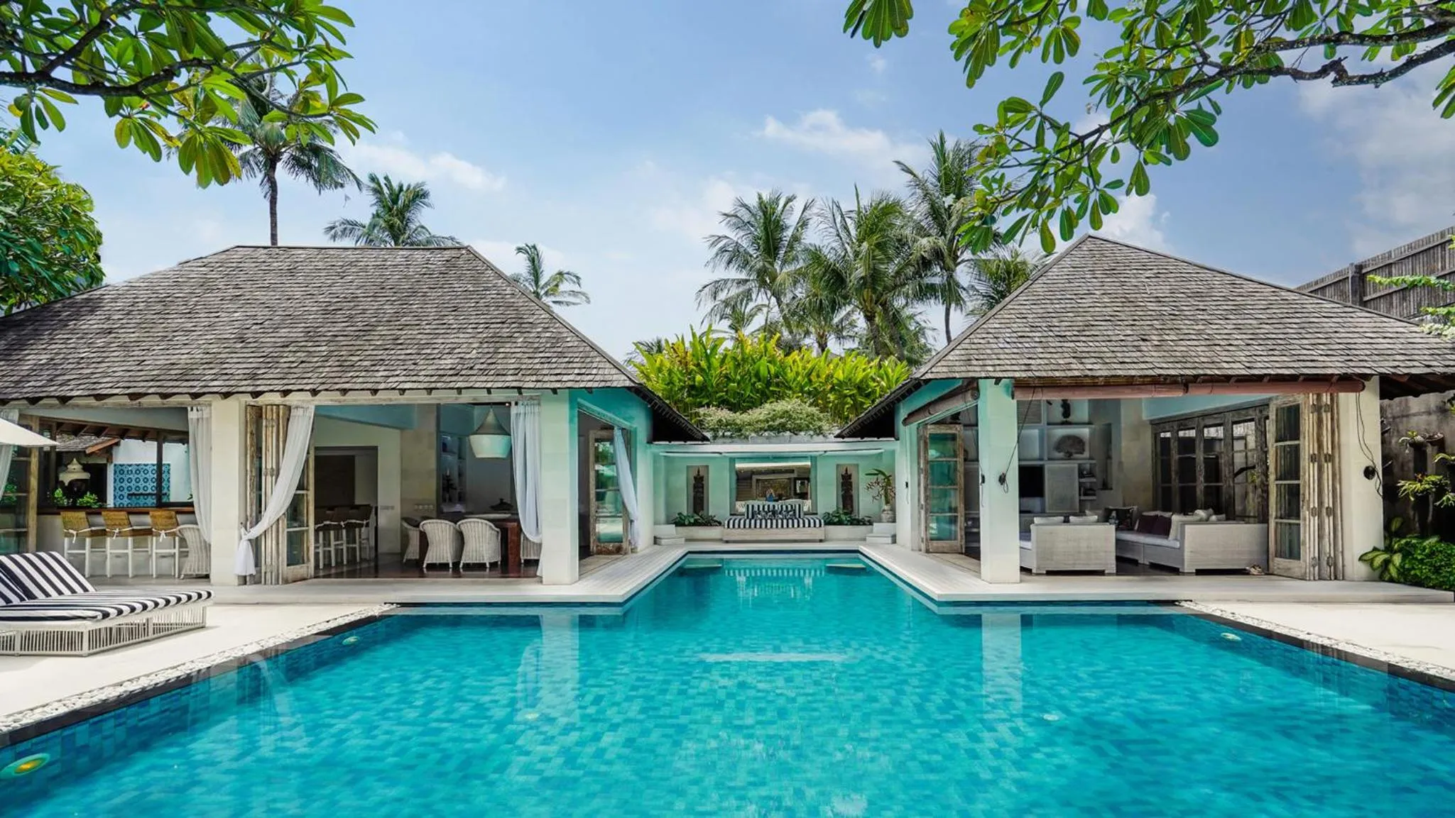 Property building in Villa Jajaliluna