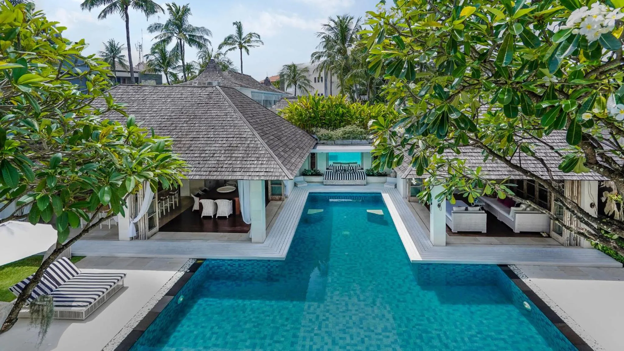 Property building in Villa Jajaliluna